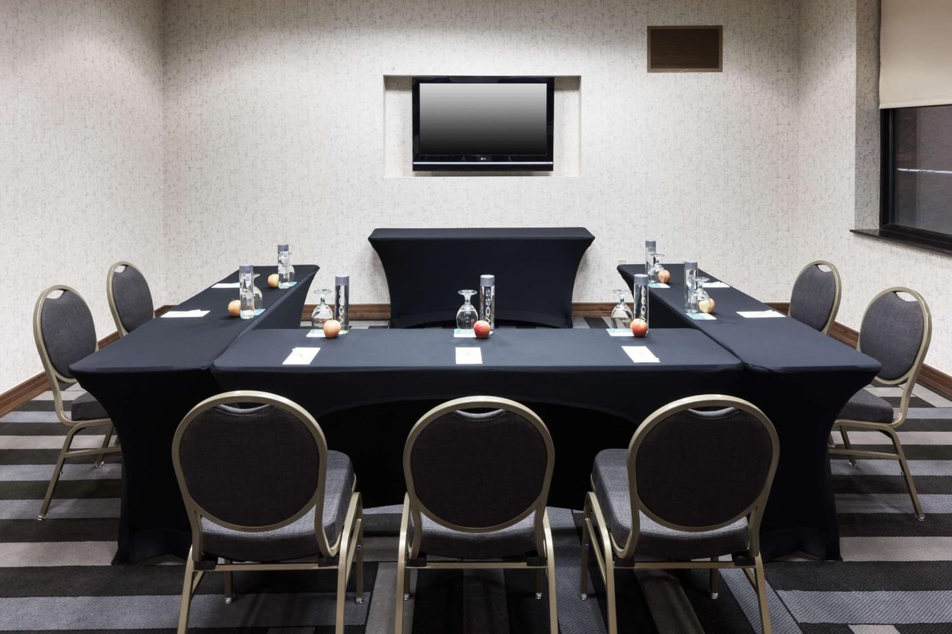 Embassy Suites by Hilton Anchorage gallery photo in Anchorage, AK — image 34