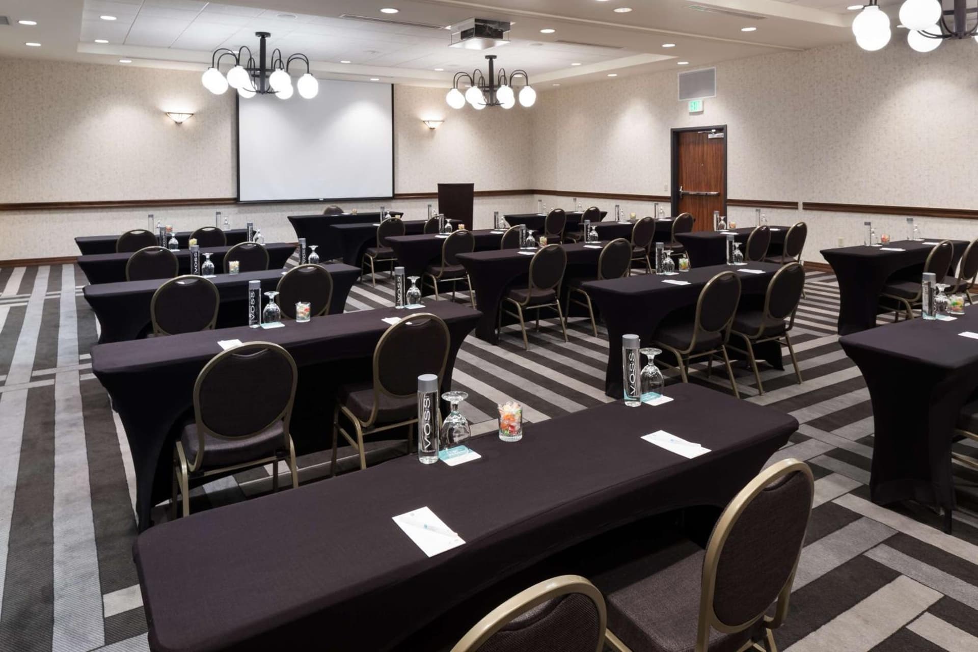 Embassy Suites by Hilton Anchorage gallery photo in Anchorage, AK — image 37