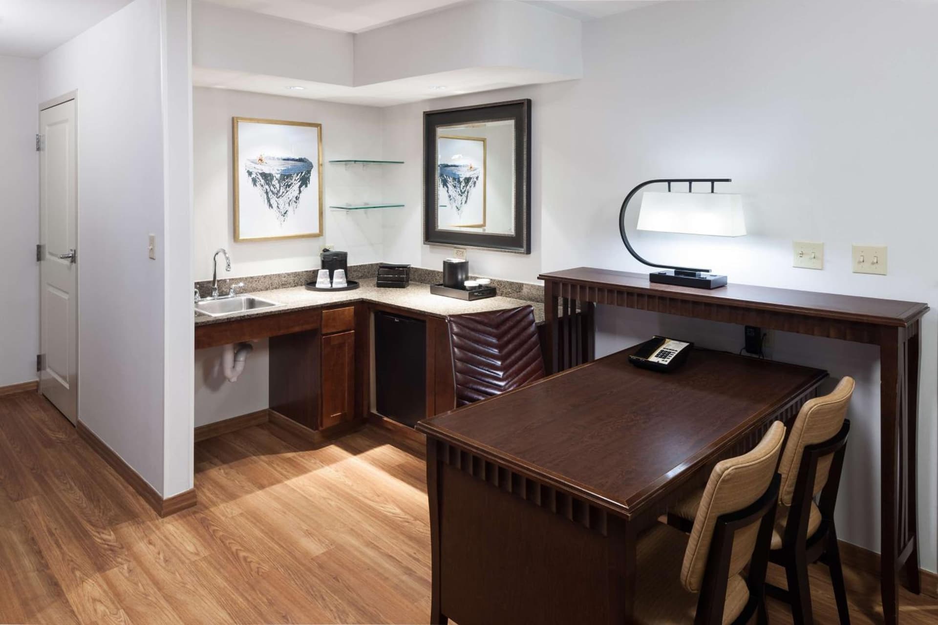 Embassy Suites by Hilton Anchorage gallery photo in Anchorage, AK — image 8