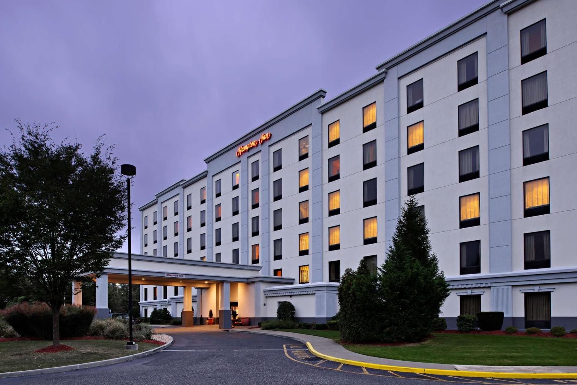 Hampton Inn Long Island-Brookhaven gallery photo in Farmingville, NY — image 7