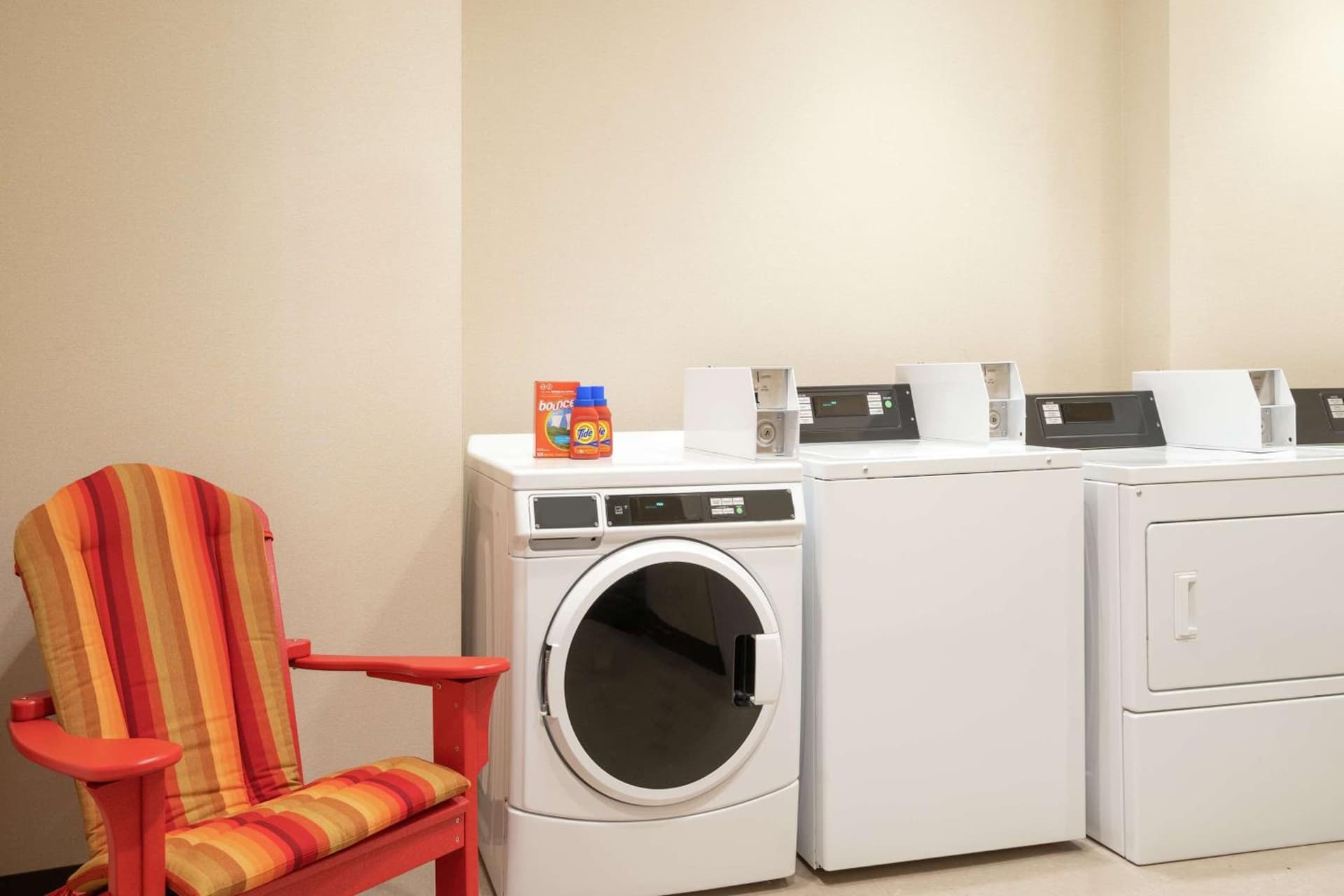 Home2 Suites By Hilton Woodland Hills Los Angeles interior in Woodland Hills, CA — gallery photo 2