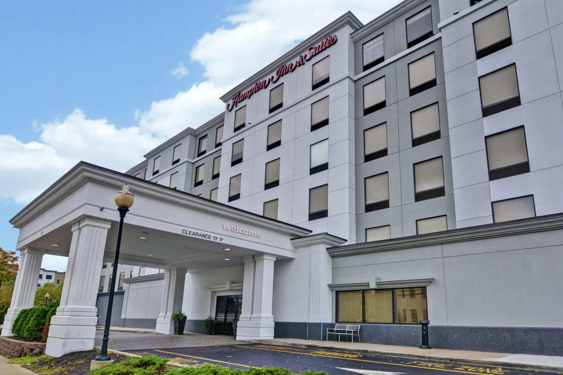 Hampton Inn & Suites Newark-Harrison-Riverwalk interior in Newark, NJ — gallery photo 2