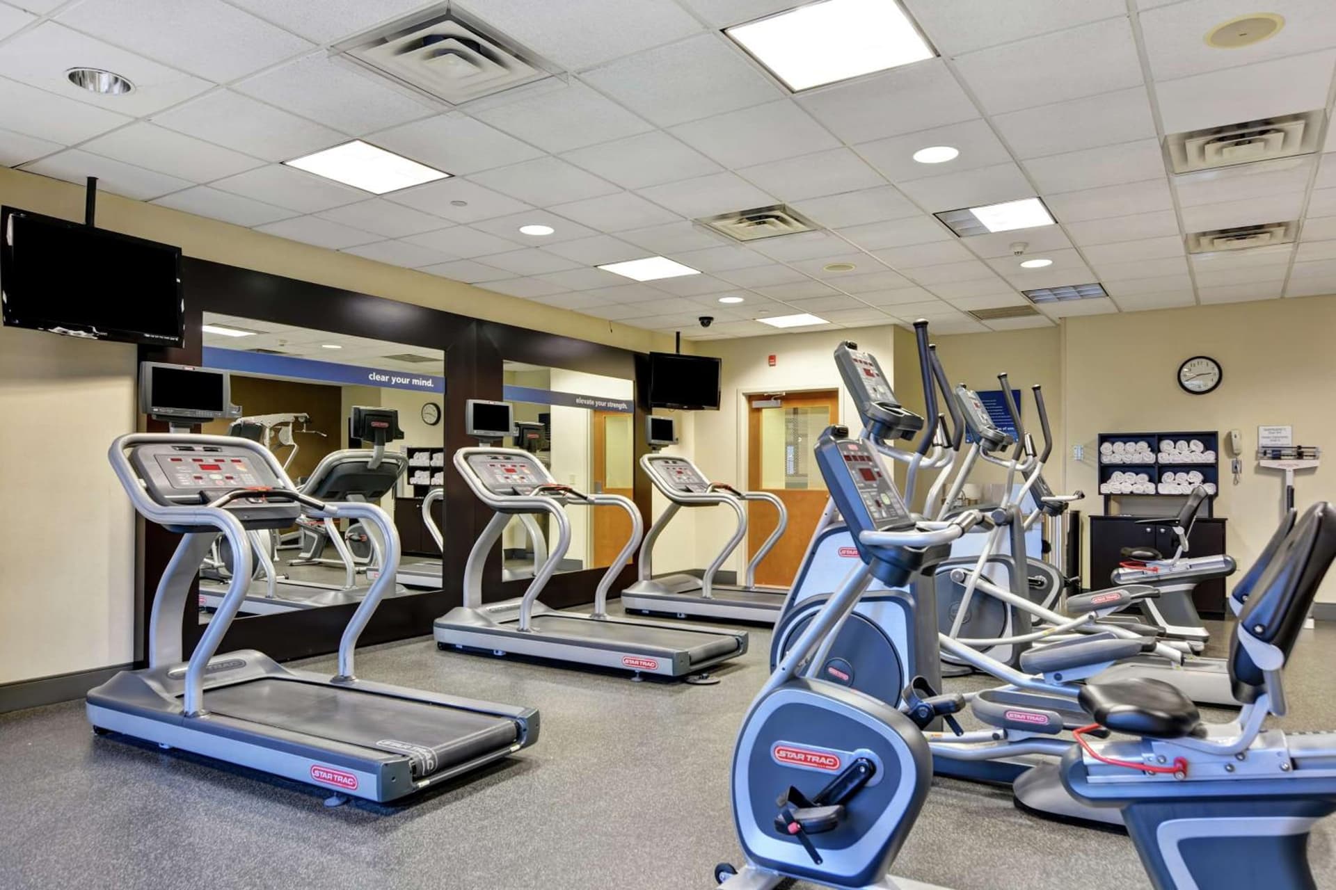 Hampton Inn & Suites Newark-Harrison-Riverwalk gallery photo in Newark, NJ — image 36