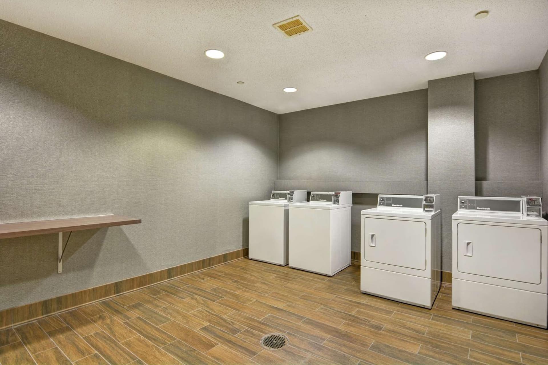 Hampton Inn & Suites Newark-Harrison-Riverwalk gallery photo in Newark, NJ — image 21