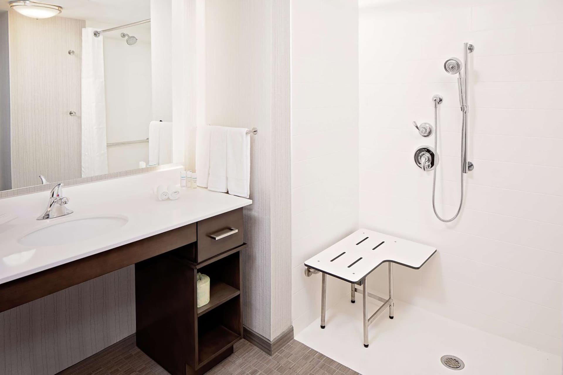 Homewood Suites By Hilton Ronkonkoma gallery photo in Ronkonkoma, NY — image 4