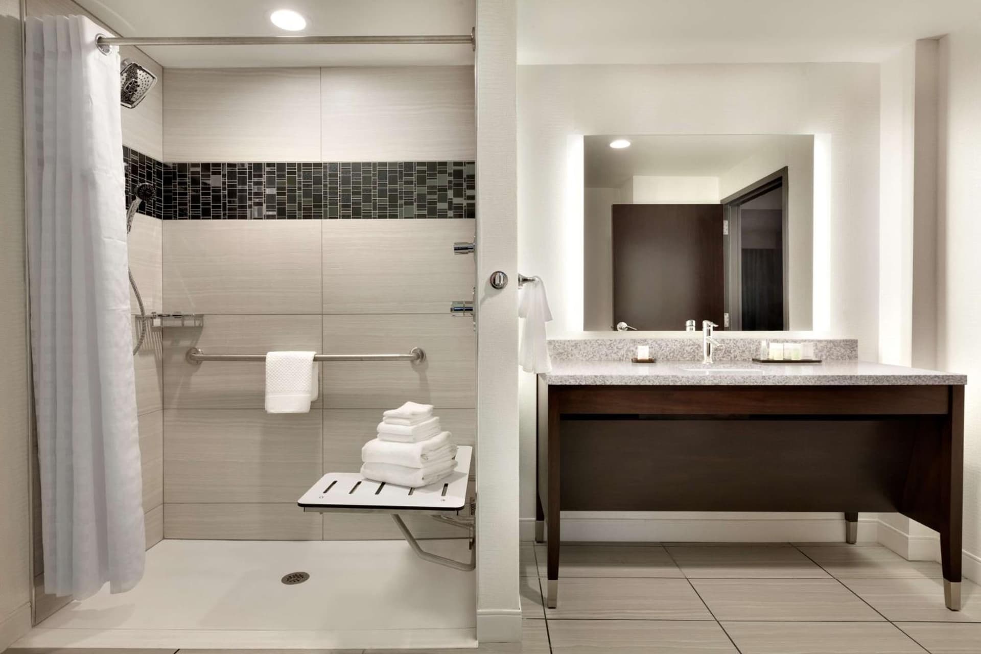 Embassy Suites by Hilton Atlanta NE Gwinnett Sugarloaf gallery photo in Duluth, GA — image 22