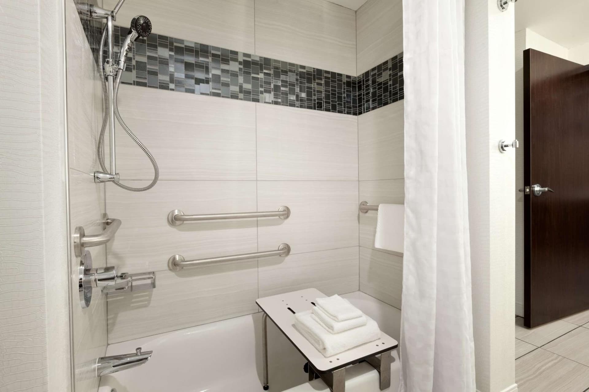 Embassy Suites by Hilton Atlanta NE Gwinnett Sugarloaf gallery photo in Duluth, GA — image 5