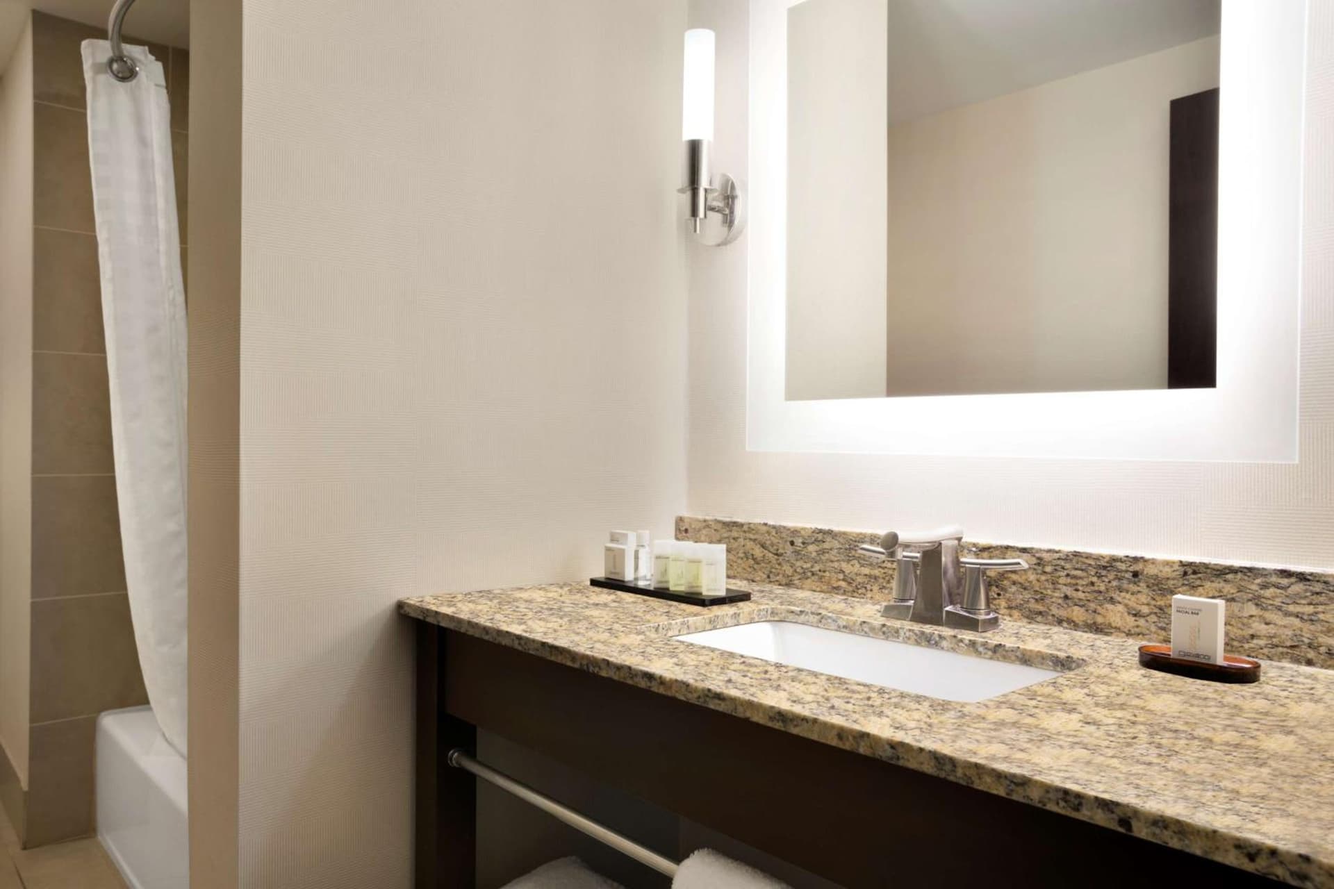 Embassy Suites by Hilton Jackson North Ridgeland gallery photo in Ridgeland, MS — image 37