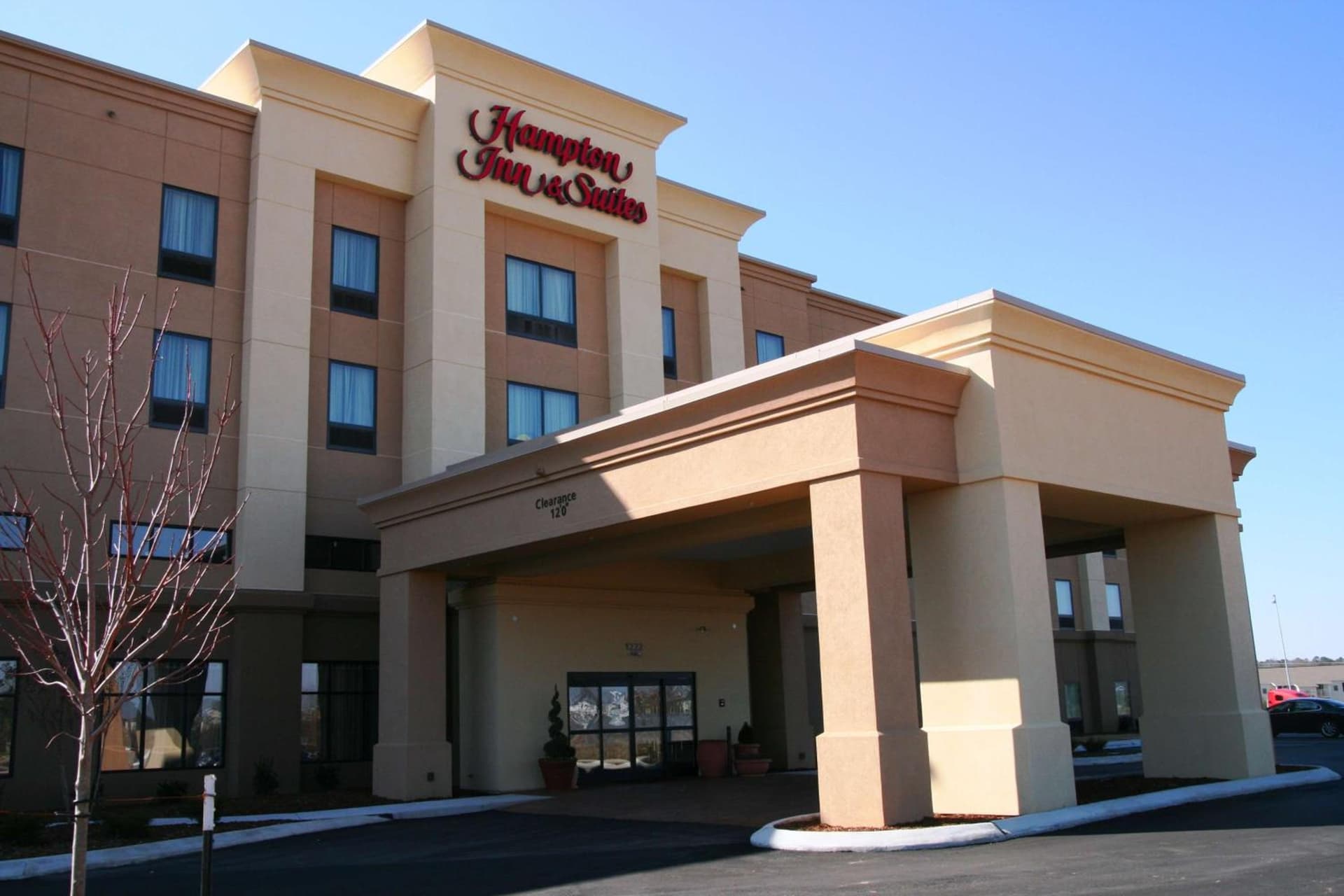 Hampton Inn & Suites Tupelo/Barnes Crossing interior in Tupelo, MS — gallery photo 2
