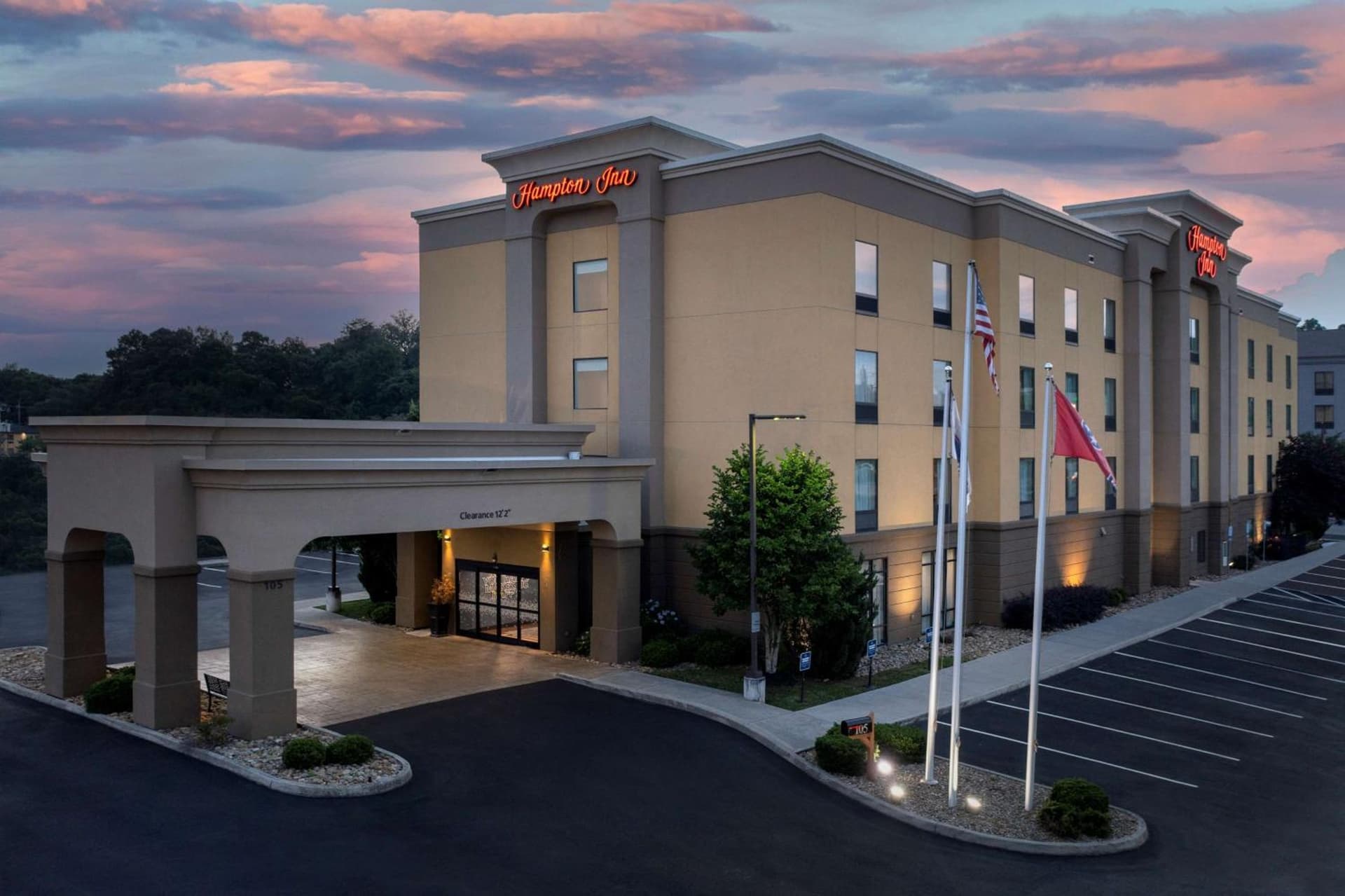 Hampton Inn Knoxville Clinton I-75 interior in Clinton, TN — gallery photo 2