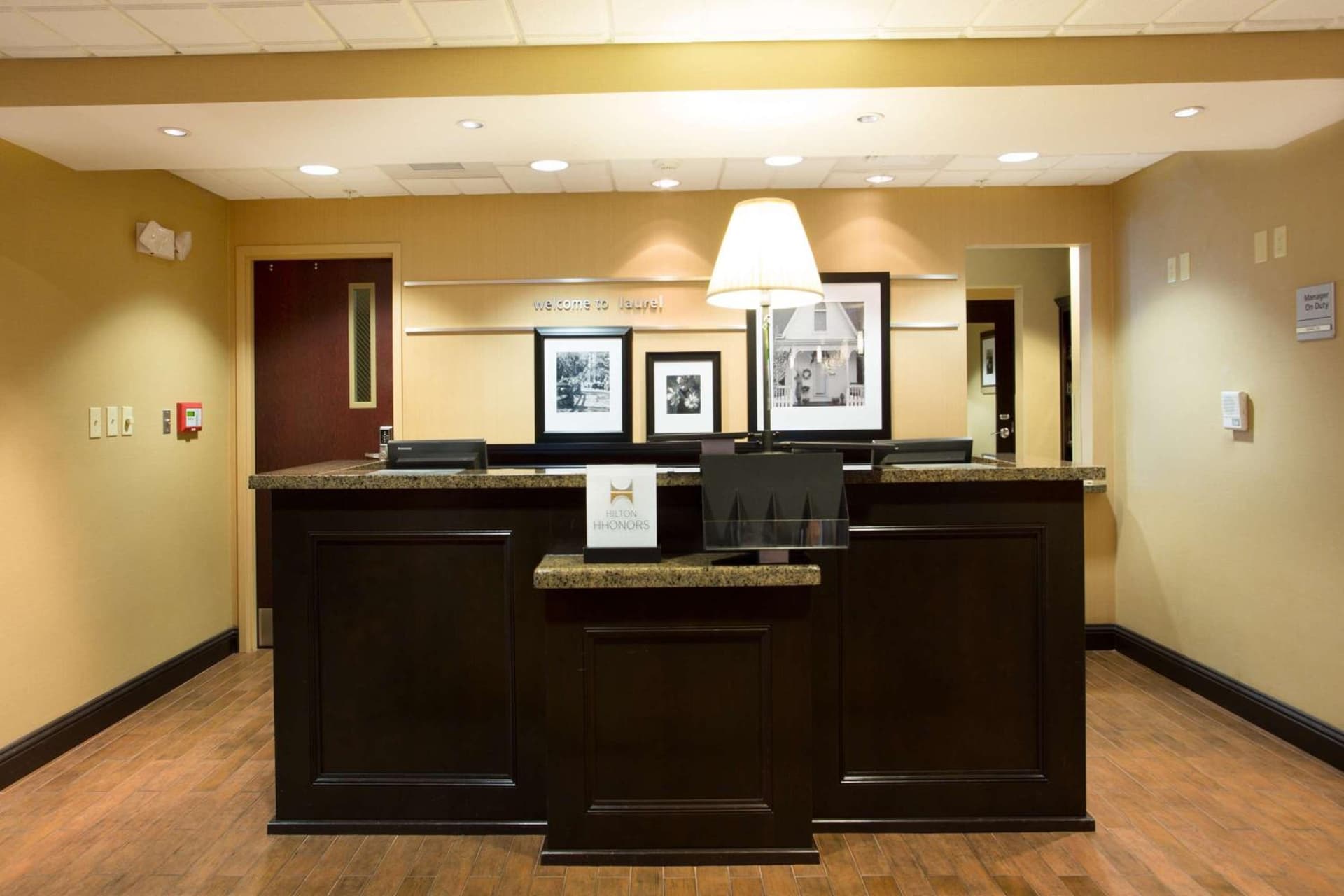 Hampton Inn & Suites Laurel interior in Laurel, MS — gallery photo 2