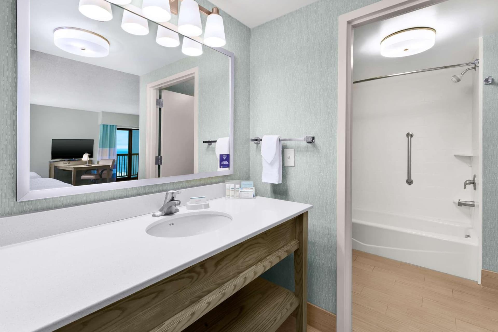 Hampton Inn & Suites by Hilton Carolina Beach Oceanfront gallery photo in Carolina Beach, NC — image 34