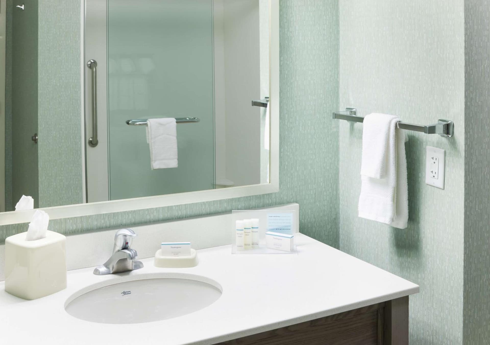 Hampton Inn & Suites by Hilton Carolina Beach Oceanfront gallery photo in Carolina Beach, NC — image 20