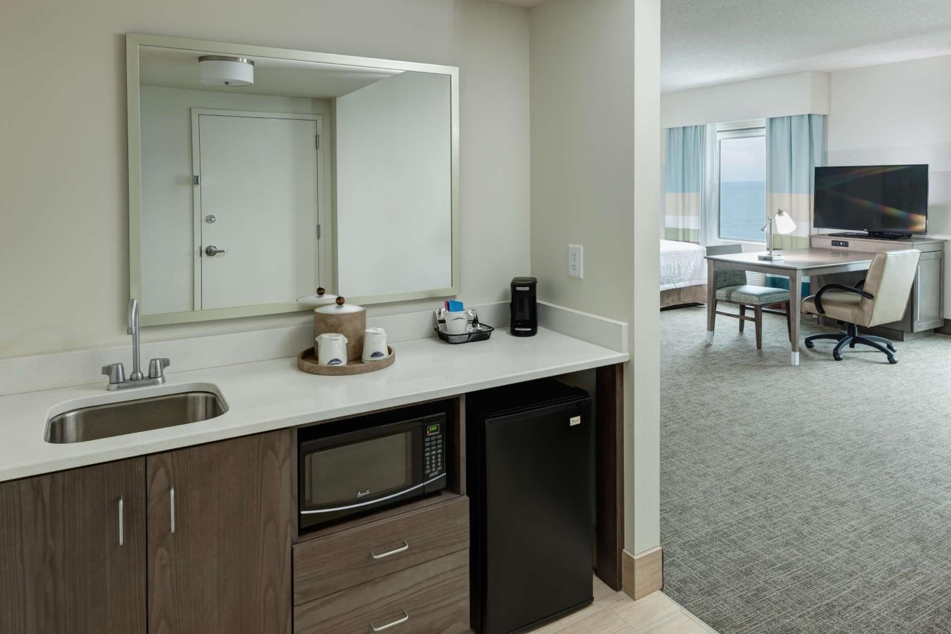 Hampton Inn & Suites by Hilton Carolina Beach Oceanfront gallery photo in Carolina Beach, NC — image 6