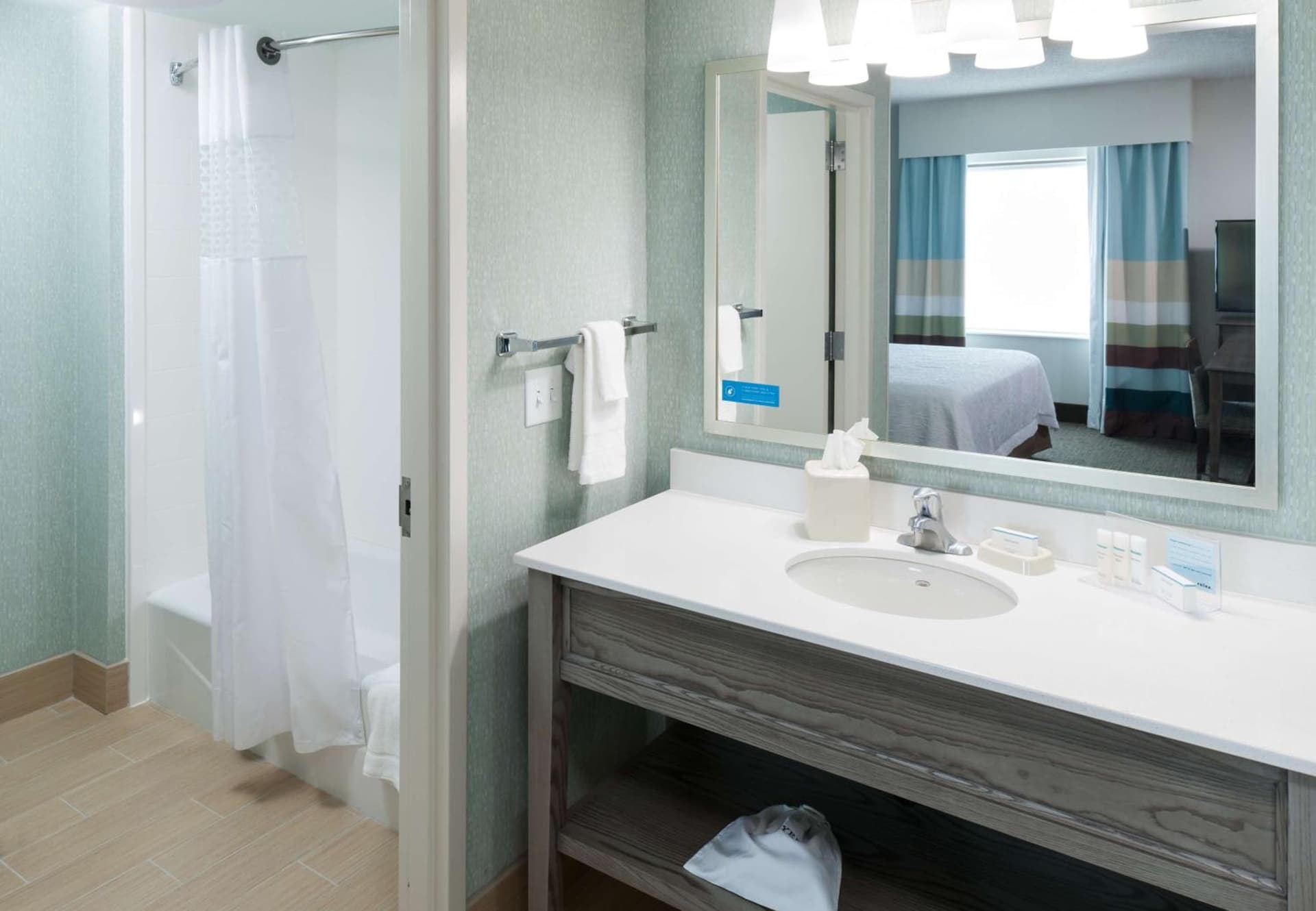 Hampton Inn & Suites by Hilton Carolina Beach Oceanfront gallery photo in Carolina Beach, NC — image 4
