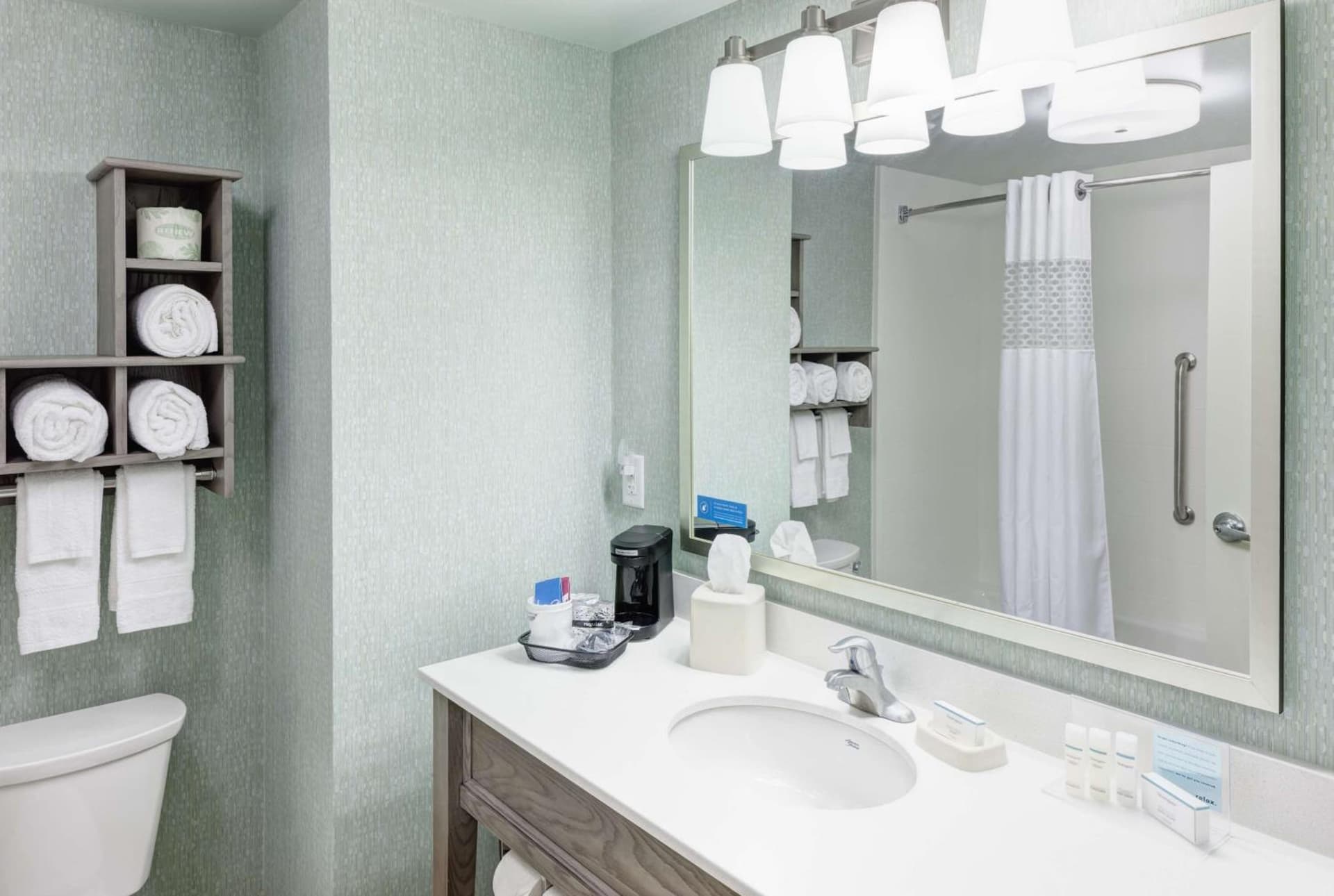 Hampton Inn & Suites by Hilton Carolina Beach Oceanfront gallery photo in Carolina Beach, NC — image 26