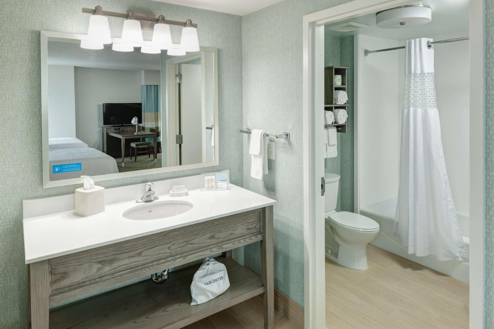 Hampton Inn & Suites by Hilton Carolina Beach Oceanfront gallery photo in Carolina Beach, NC — image 54