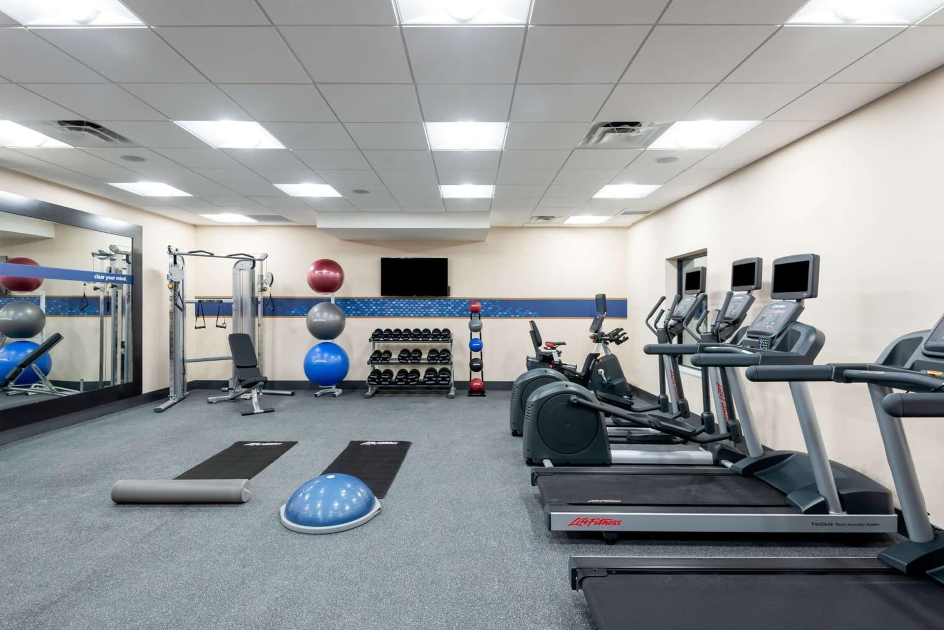 Hampton Inn Baltimore Bayview Campus gallery photo in Baltimore, MD — image 32
