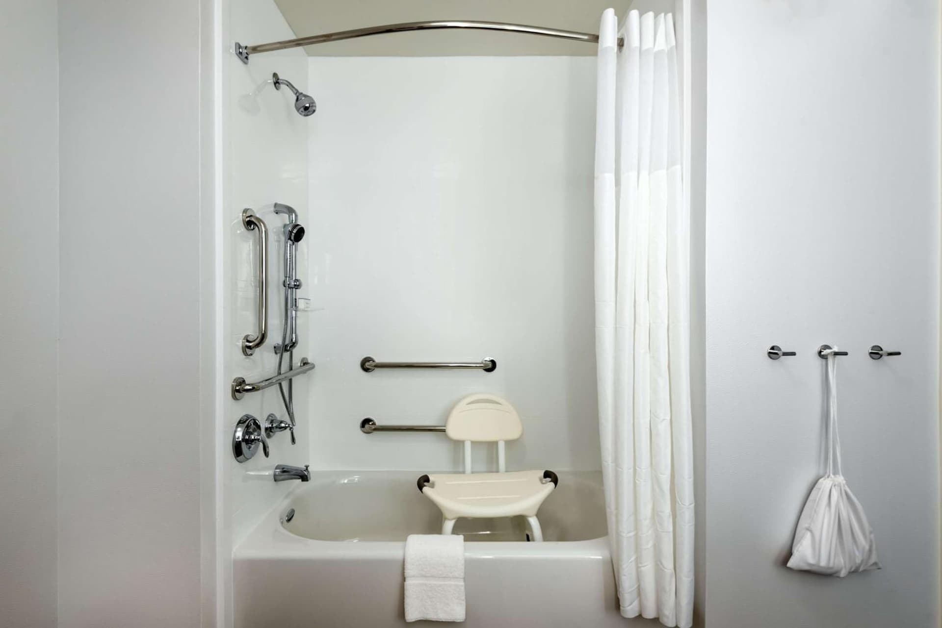 Hampton Inn Baltimore Bayview Campus gallery photo in Baltimore, MD — image 33