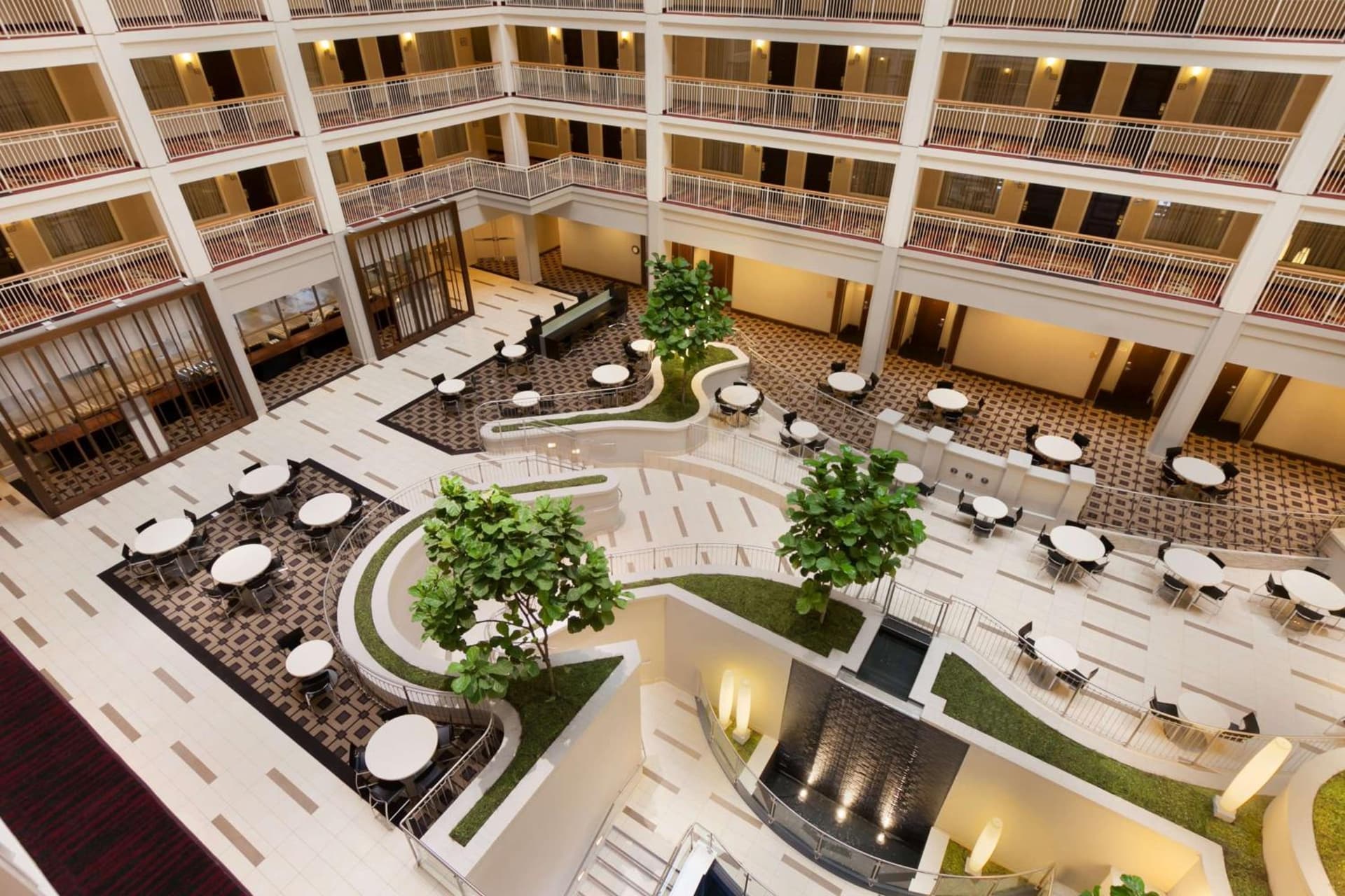 Embassy Suites Chicago - Downtown River North gallery photo in Chicago, IL — image 7