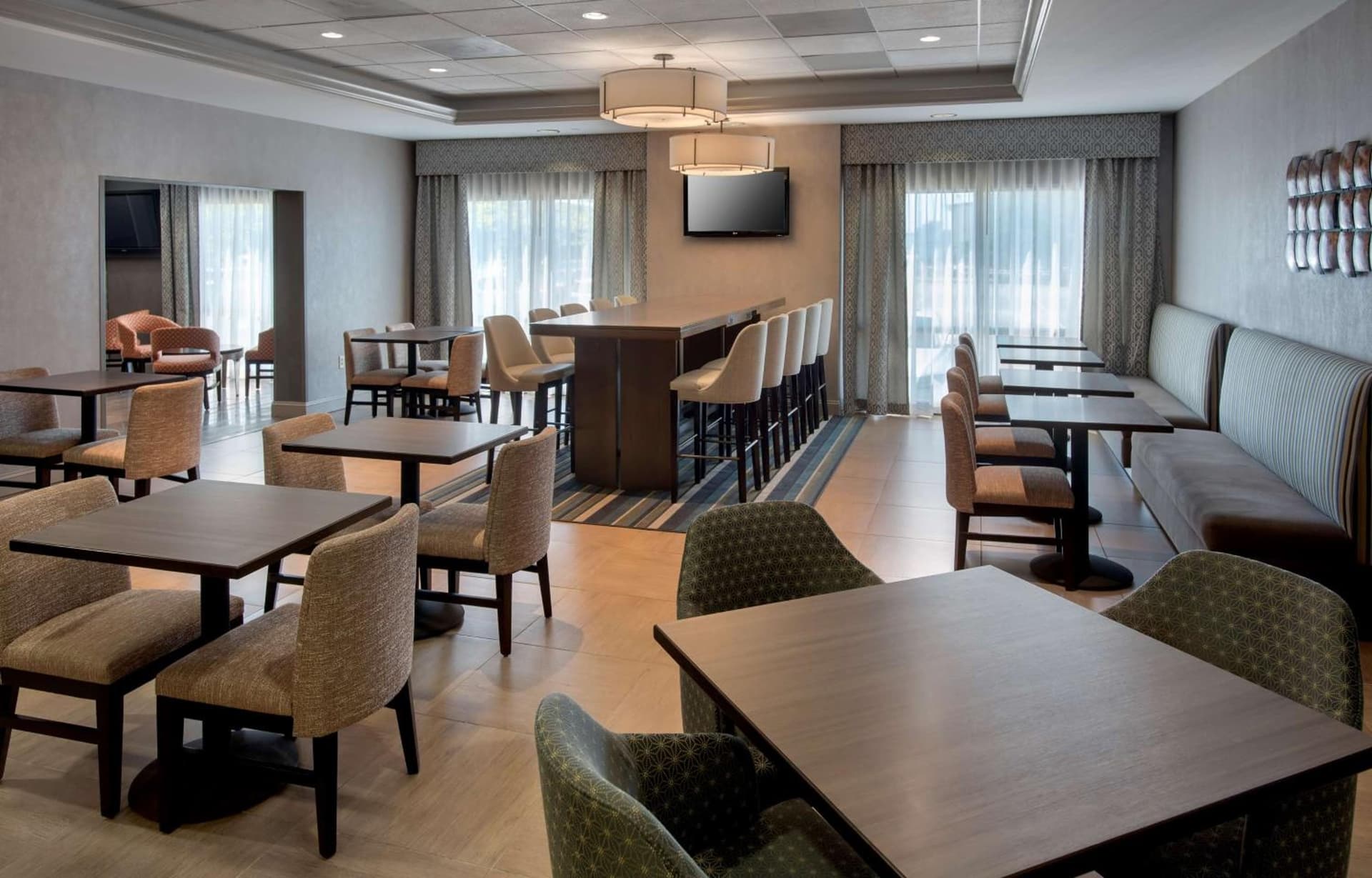 Hampton Inn Boston Logan Airport gallery photo in Boston, MA — image 19