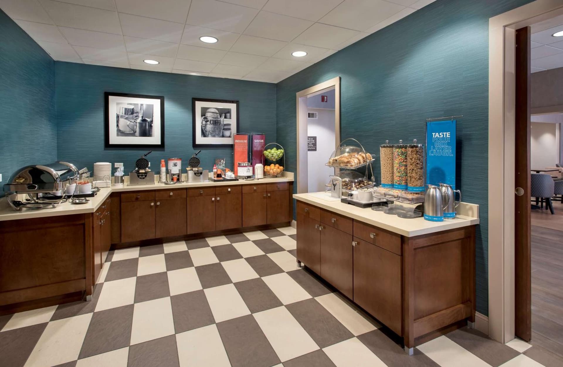 Hampton Inn Boston Logan Airport gallery photo in Boston, MA — image 23