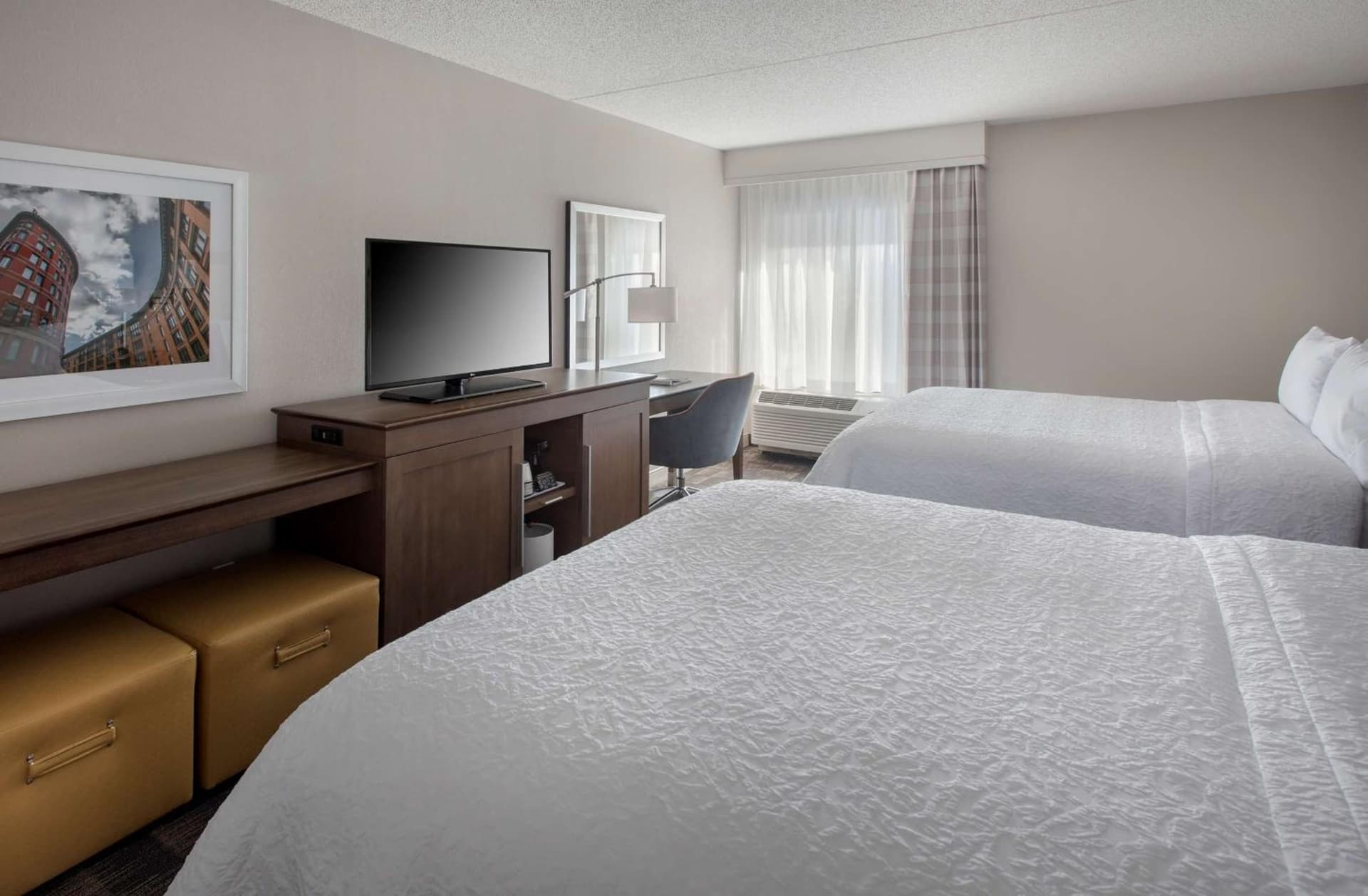 Hampton Inn Boston Logan Airport gallery photo in Boston, MA — image 25