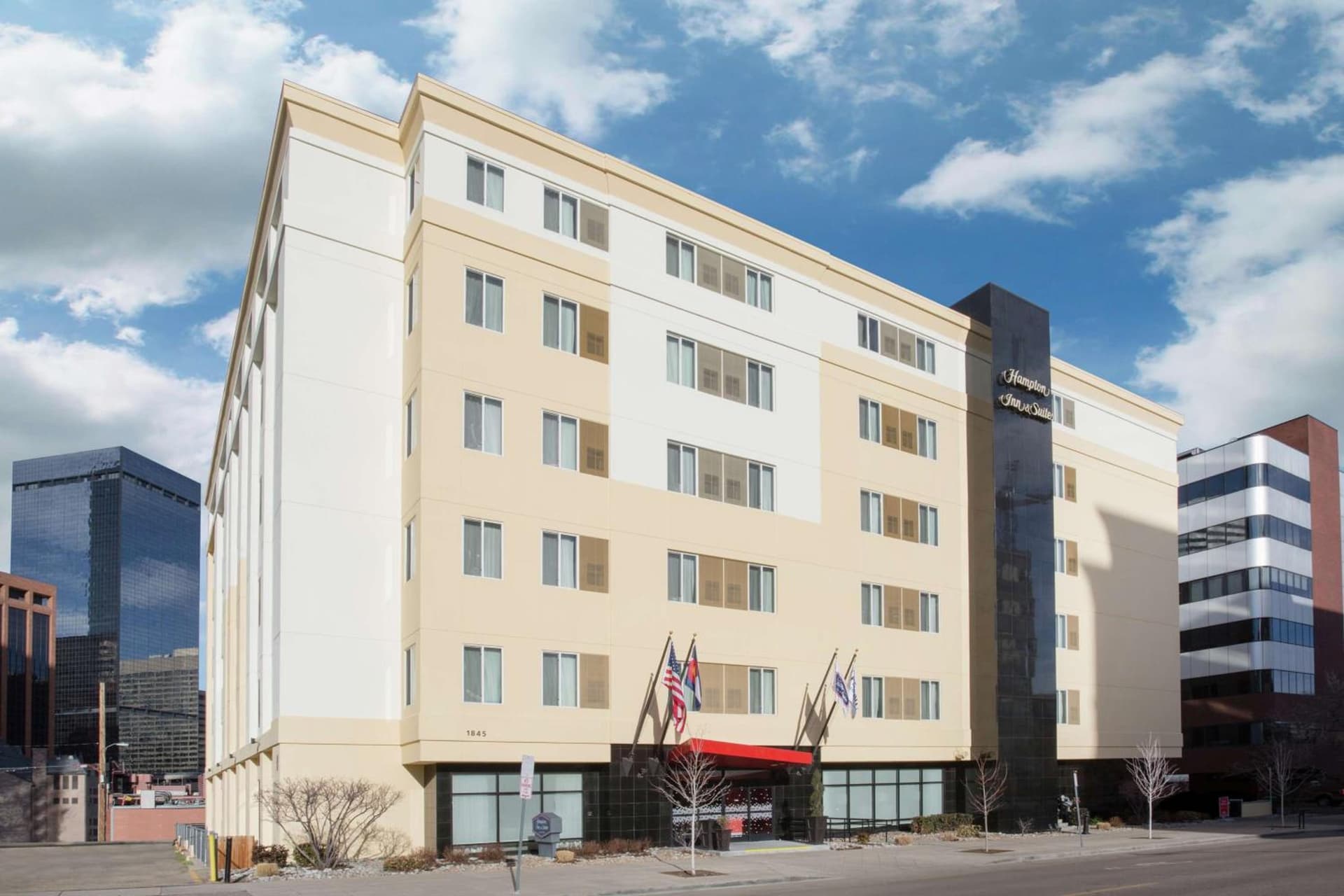 Hampton Inn & Suites Denver-Downtown interior in Denver, CO — gallery photo 2