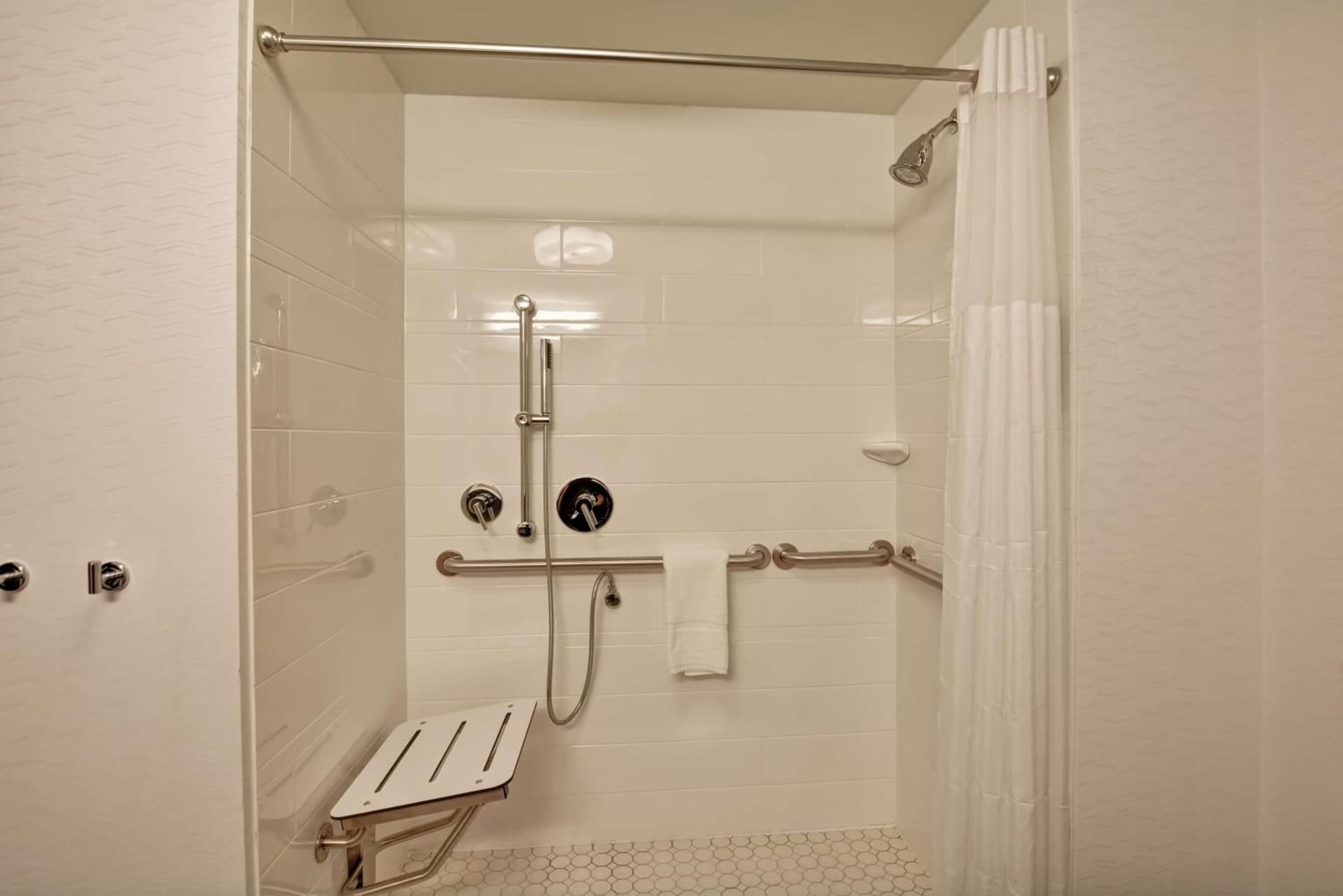 Hampton Inn Atlanta Kennesaw gallery photo in Kennesaw, GA — image 7
