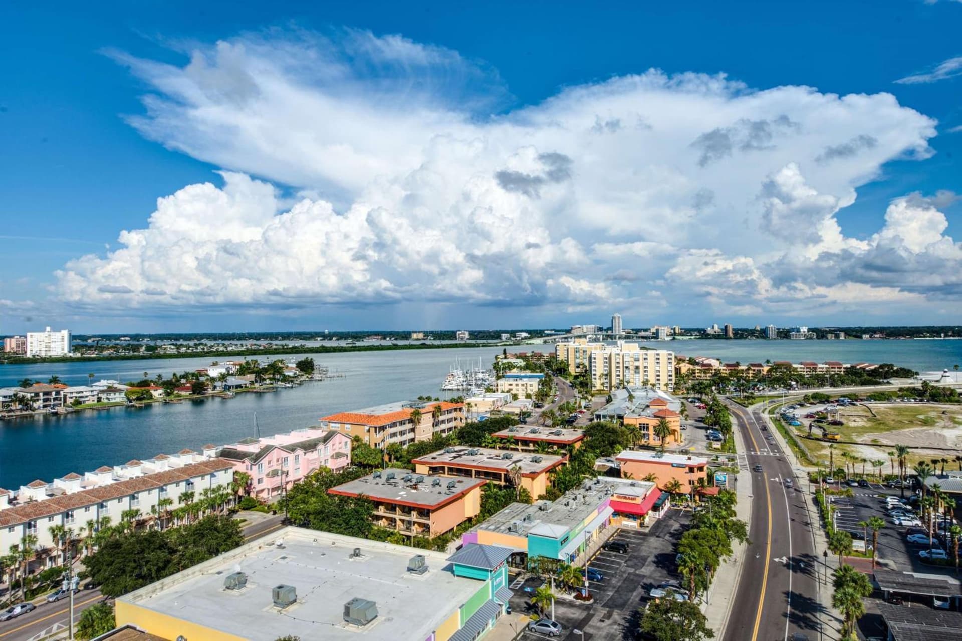 Hampton Inn and Suites Clearwater Beach gallery photo in Clearwater Beach, FL — image 10