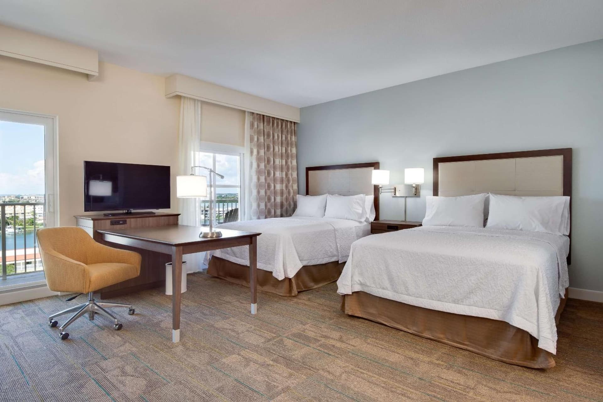 Hampton Inn and Suites Clearwater Beach gallery photo in Clearwater Beach, FL — image 7