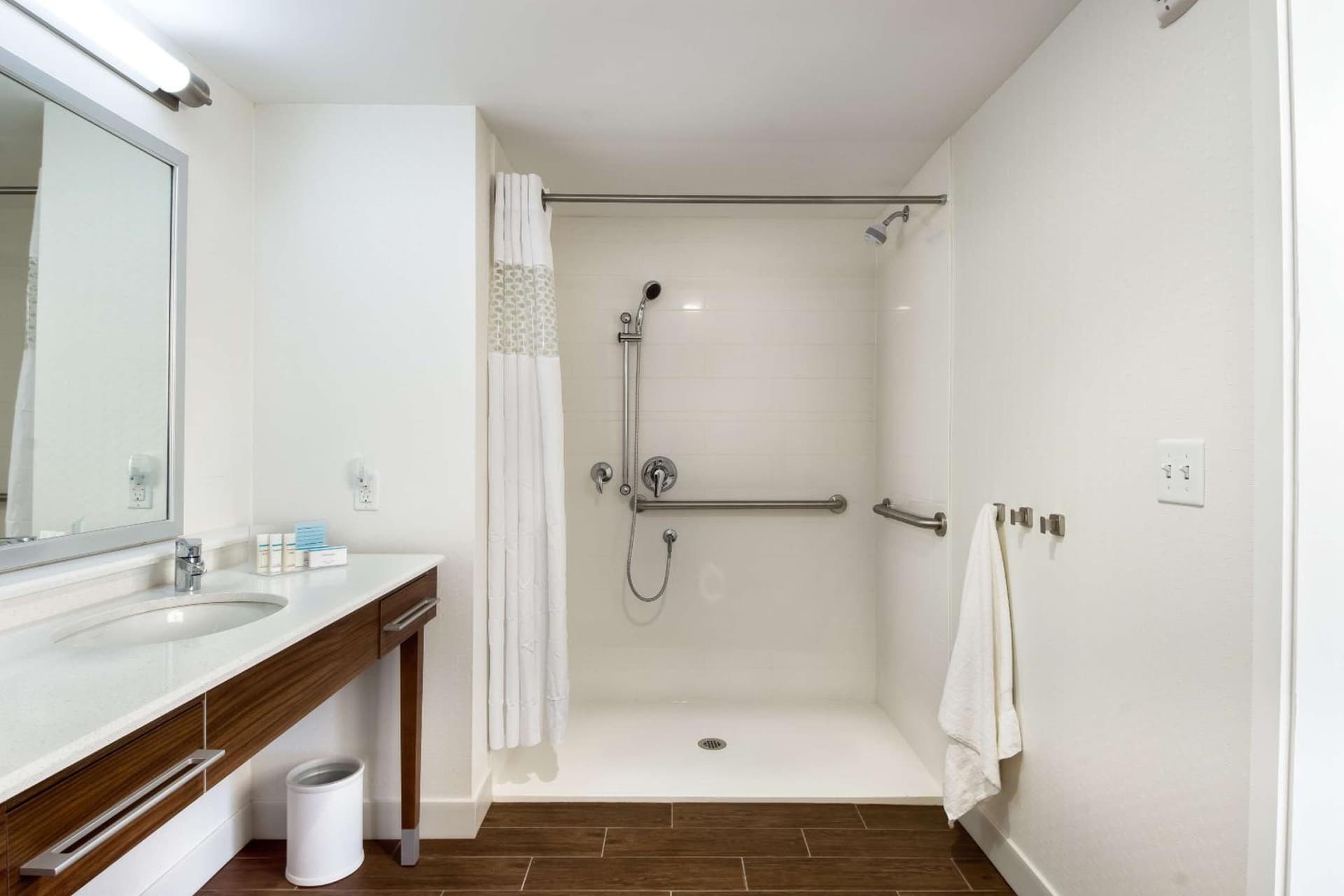 Hampton Inn and Suites Clearwater Beach interior in Clearwater Beach, FL — gallery photo 2