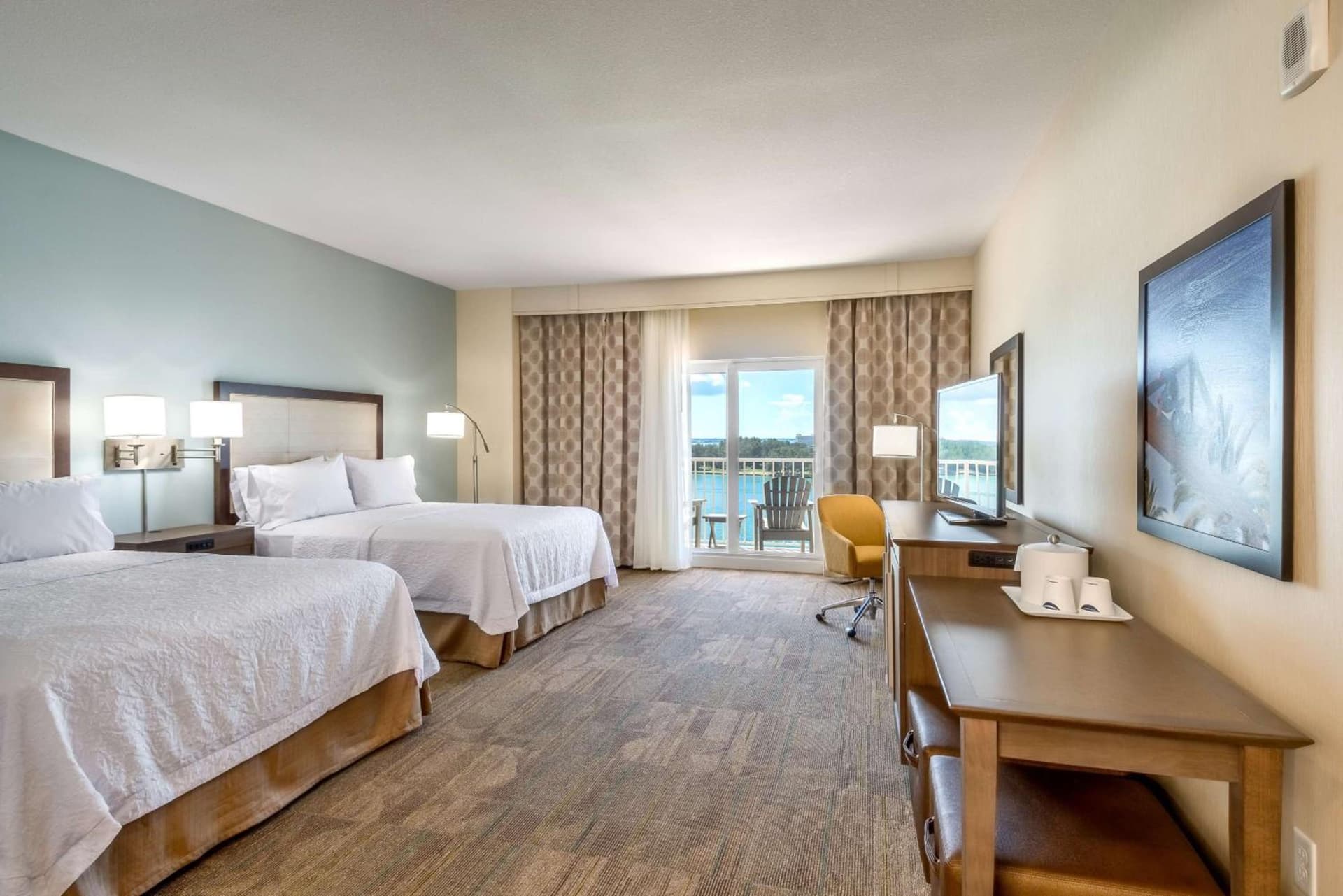 Hampton Inn and Suites Clearwater Beach gallery photo in Clearwater Beach, FL — image 4