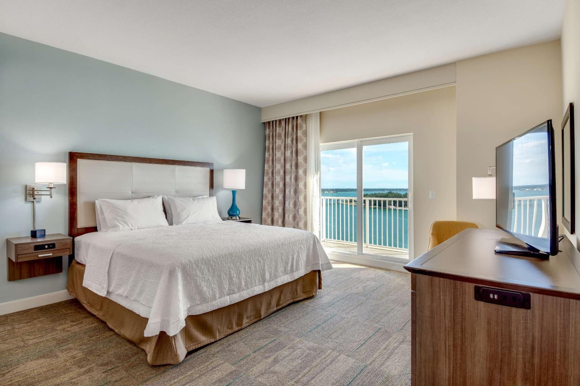 Hampton Inn and Suites Clearwater Beach gallery photo in Clearwater Beach, FL — image 31