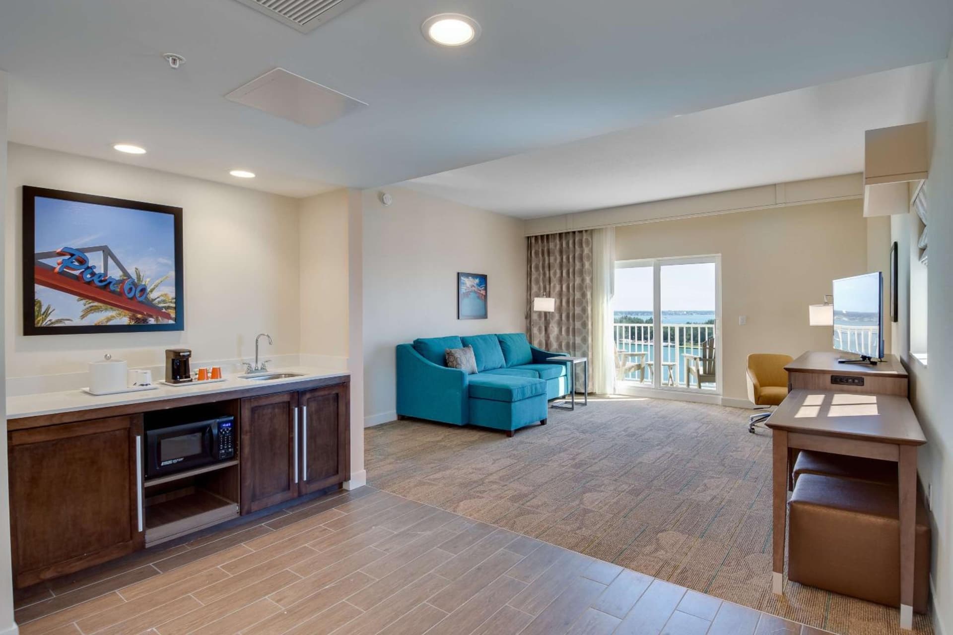 Hampton Inn and Suites Clearwater Beach gallery photo in Clearwater Beach, FL — image 40