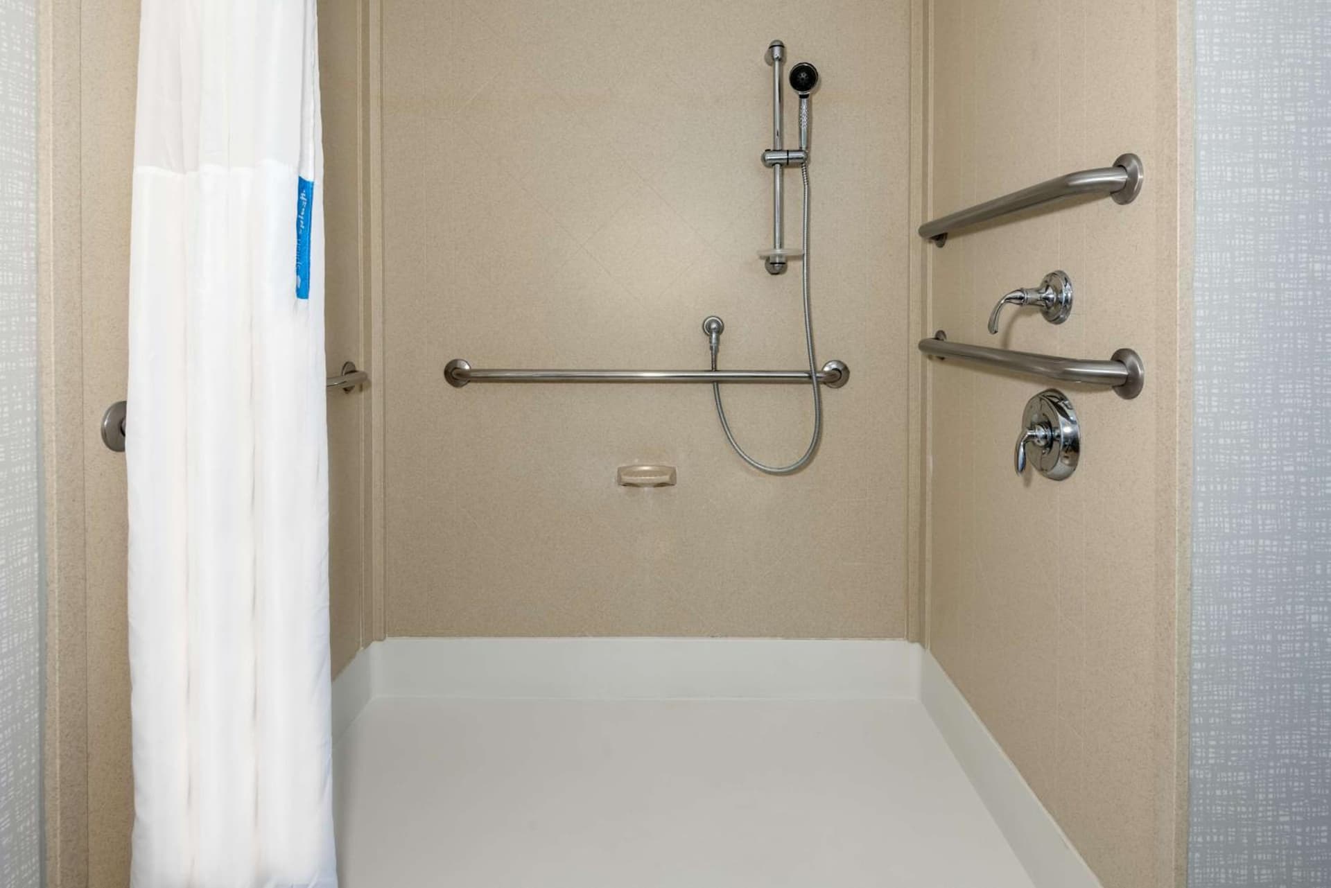 Hampton Inn & Suites Winston-Salem/University Area gallery photo in Winston-Salem, NC — image 27