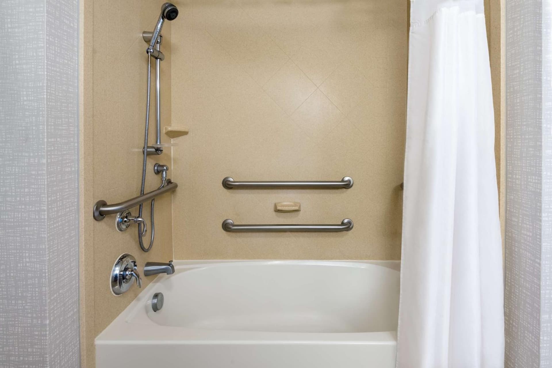 Hampton Inn & Suites Winston-Salem/University Area gallery photo in Winston-Salem, NC — image 30