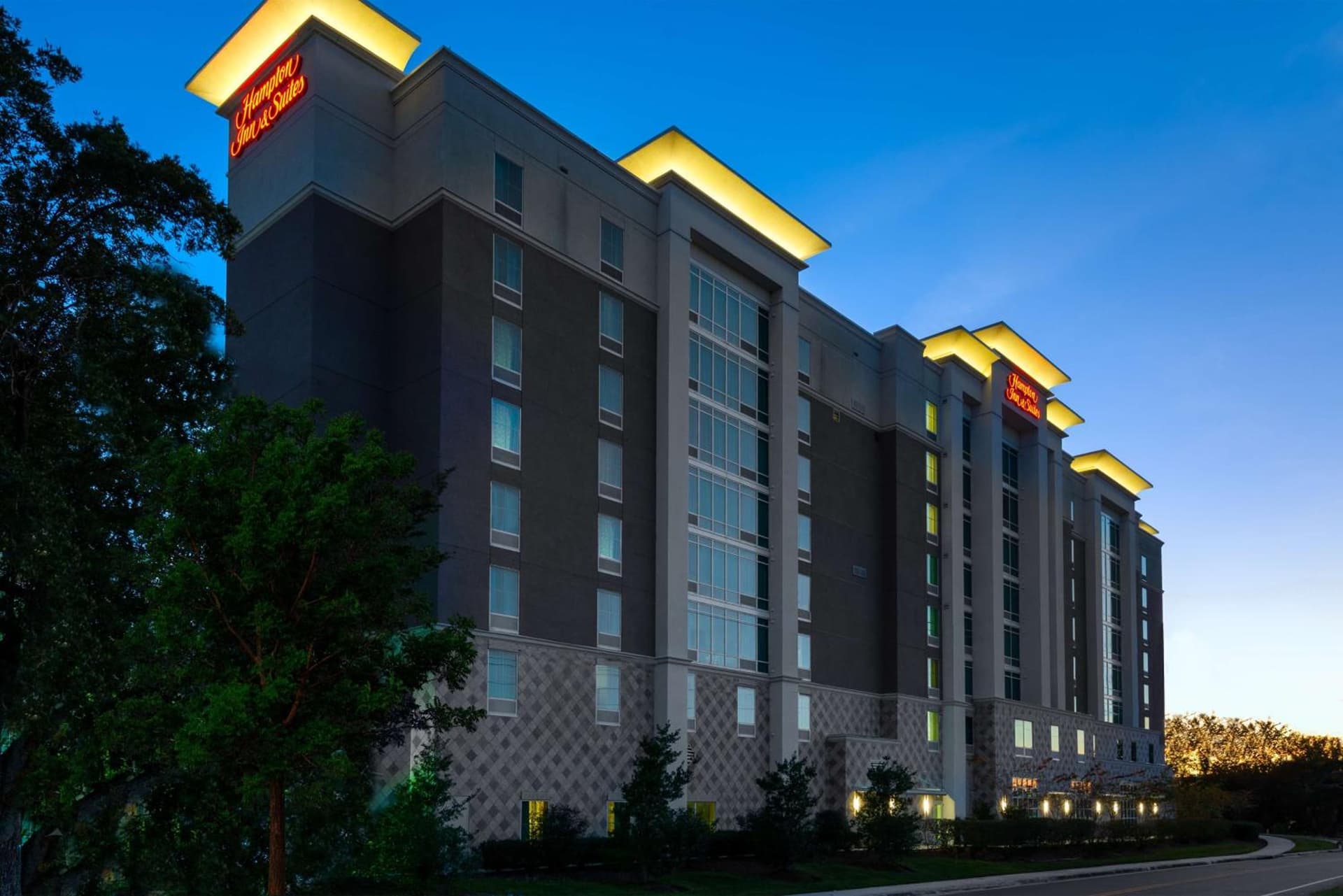 Hampton Inn & Suites Tampa Airport Avion Park Westshore interior in Tampa, FL — gallery photo 2