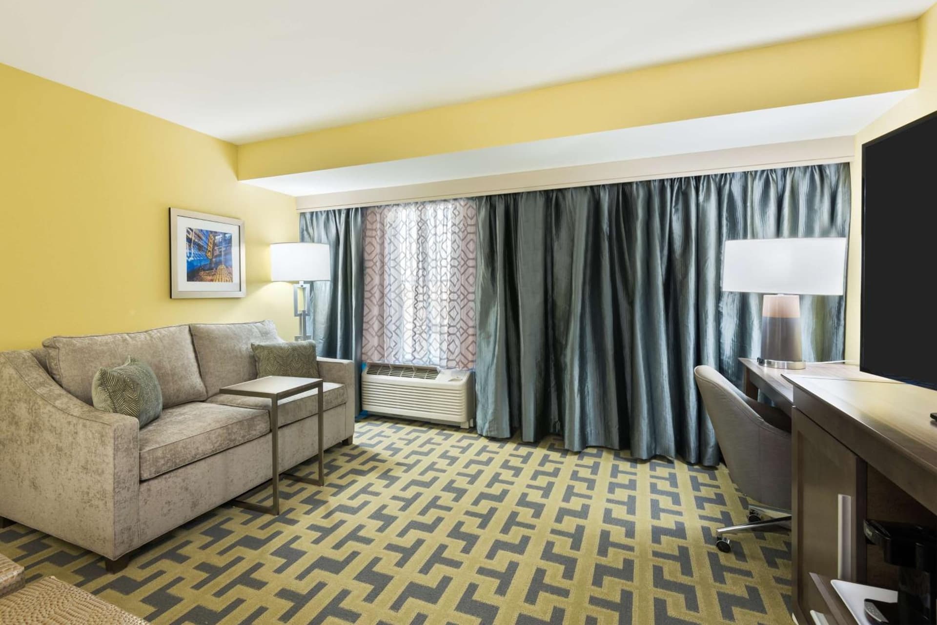 Hampton Inn & Suites Tampa Airport Avion Park Westshore interior in Tampa, FL — gallery photo 2