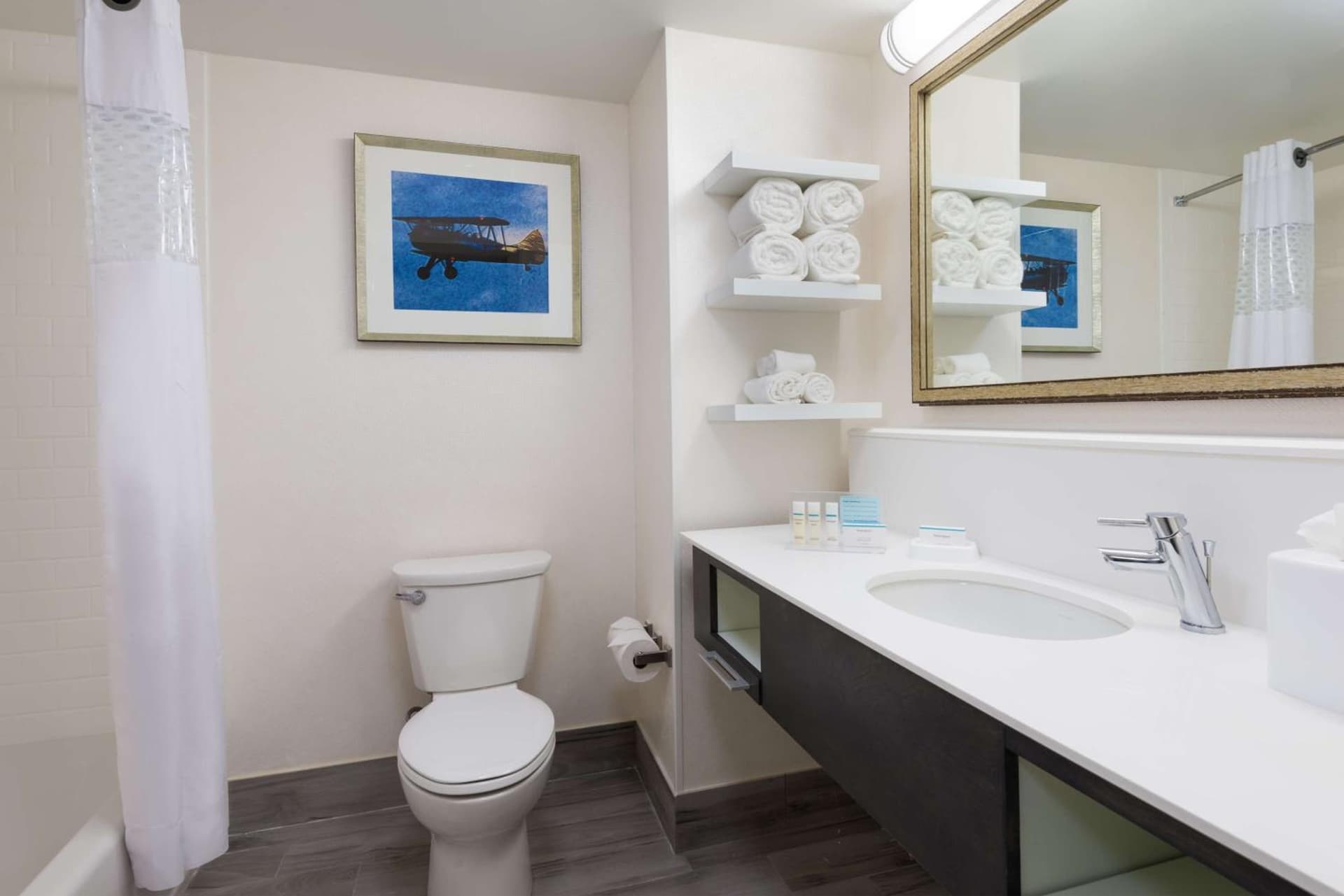 Hampton Inn & Suites Tampa Airport Avion Park Westshore gallery photo in Tampa, FL — image 27