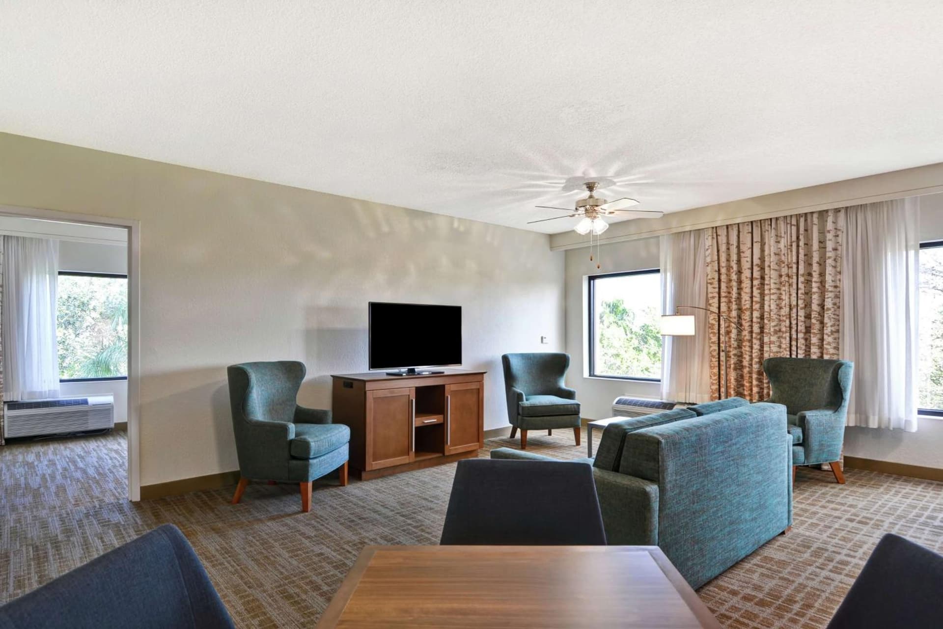 Hampton Inn Palm Beach Gardens gallery photo in Palm Beach Gardens, FL — image 34