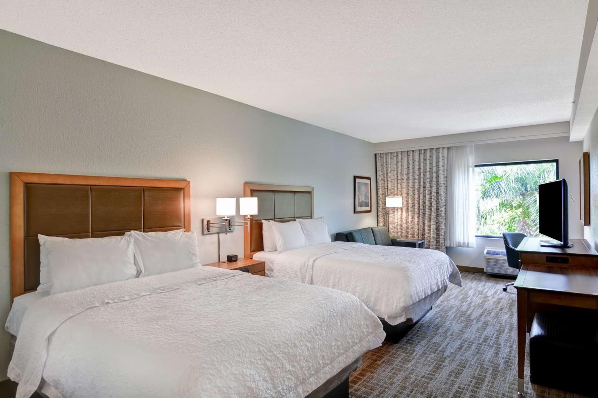 Hampton Inn Palm Beach Gardens gallery photo in Palm Beach Gardens, FL — image 31