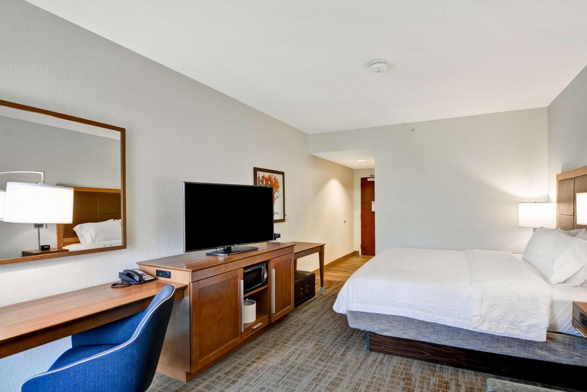 Hampton Inn Palm Beach Gardens interior in Palm Beach Gardens, FL — gallery photo 2