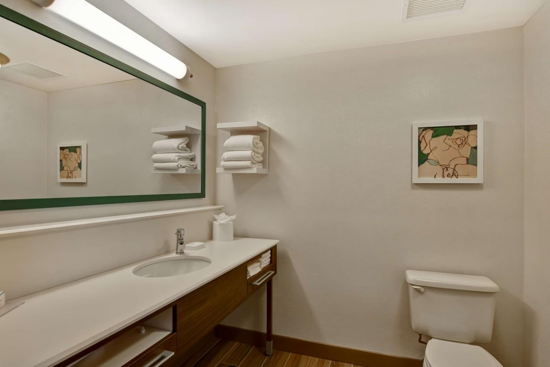 Hampton Inn Palm Beach Gardens gallery photo in Palm Beach Gardens, FL — image 42