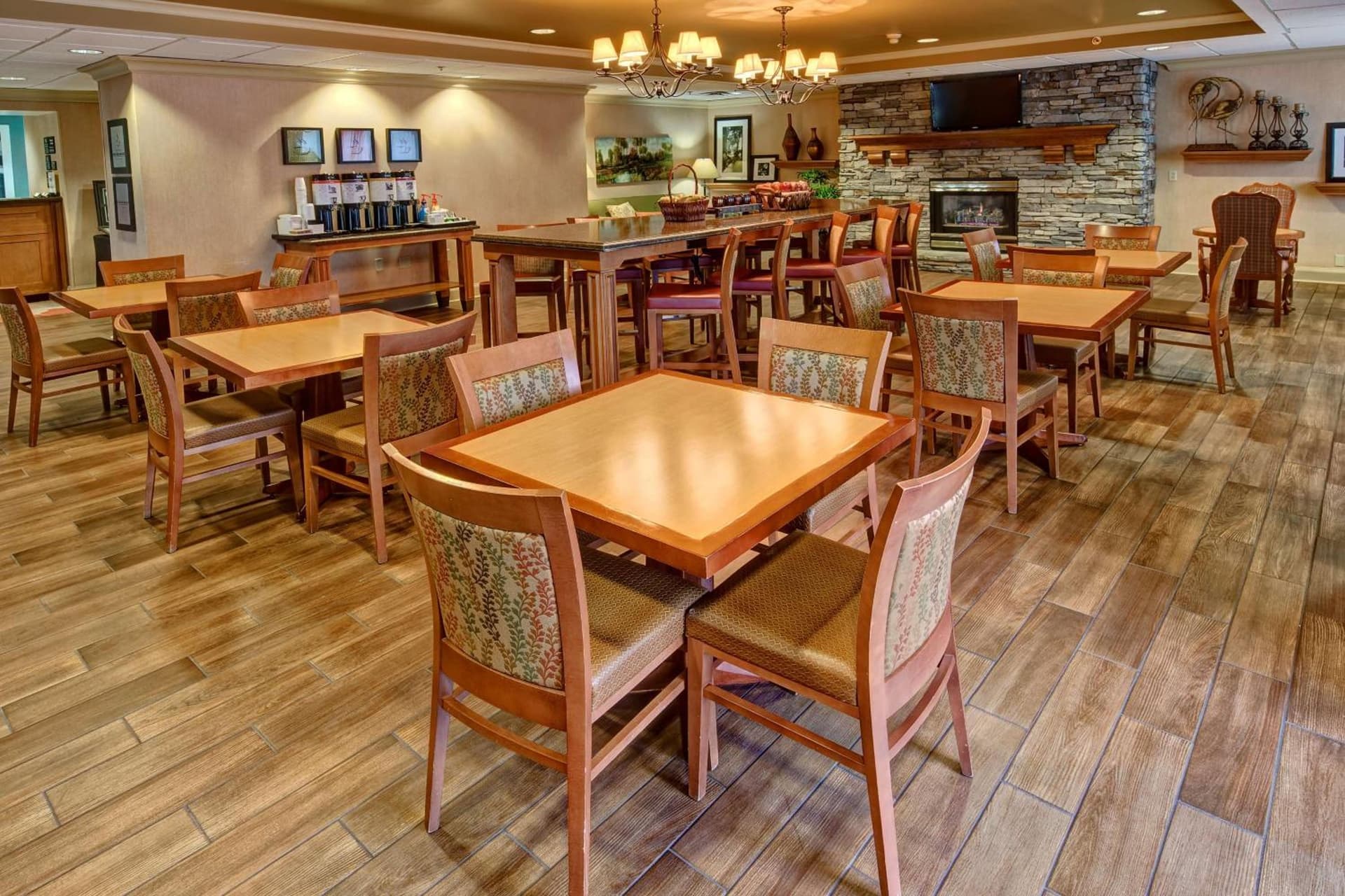 Hampton Inn Concord/Kannapolis interior in Kannapolis, NC — gallery photo 2