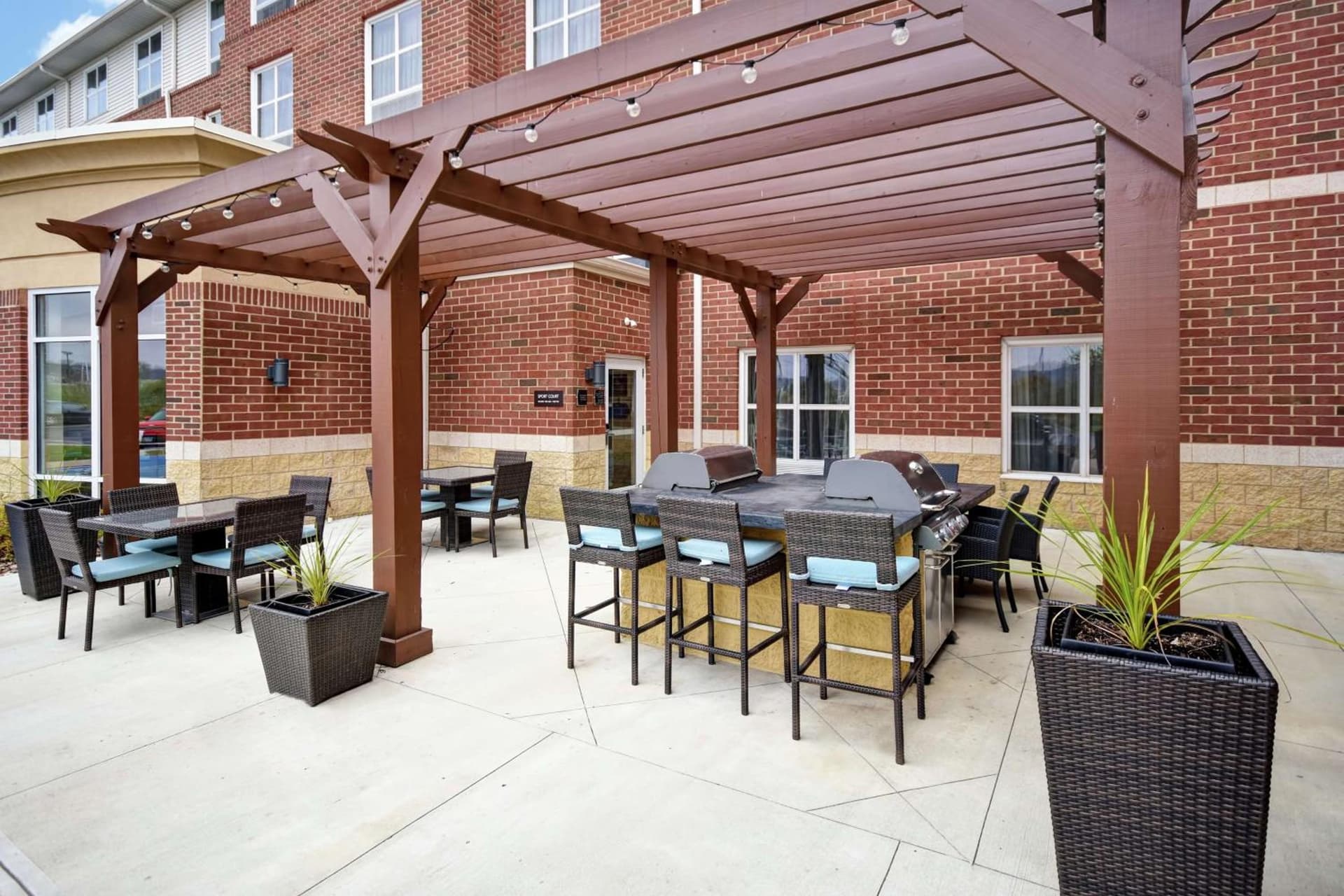 Homewood Suites by Hilton Cincinnati-Milford interior in Milford, OH — gallery photo 2