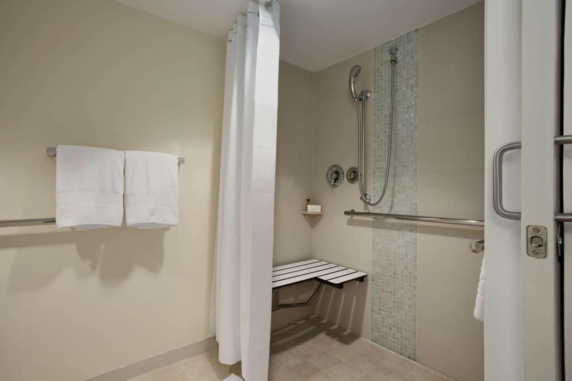 Hilton Miami Airport Blue Lagoon gallery photo in Miami, FL — image 6