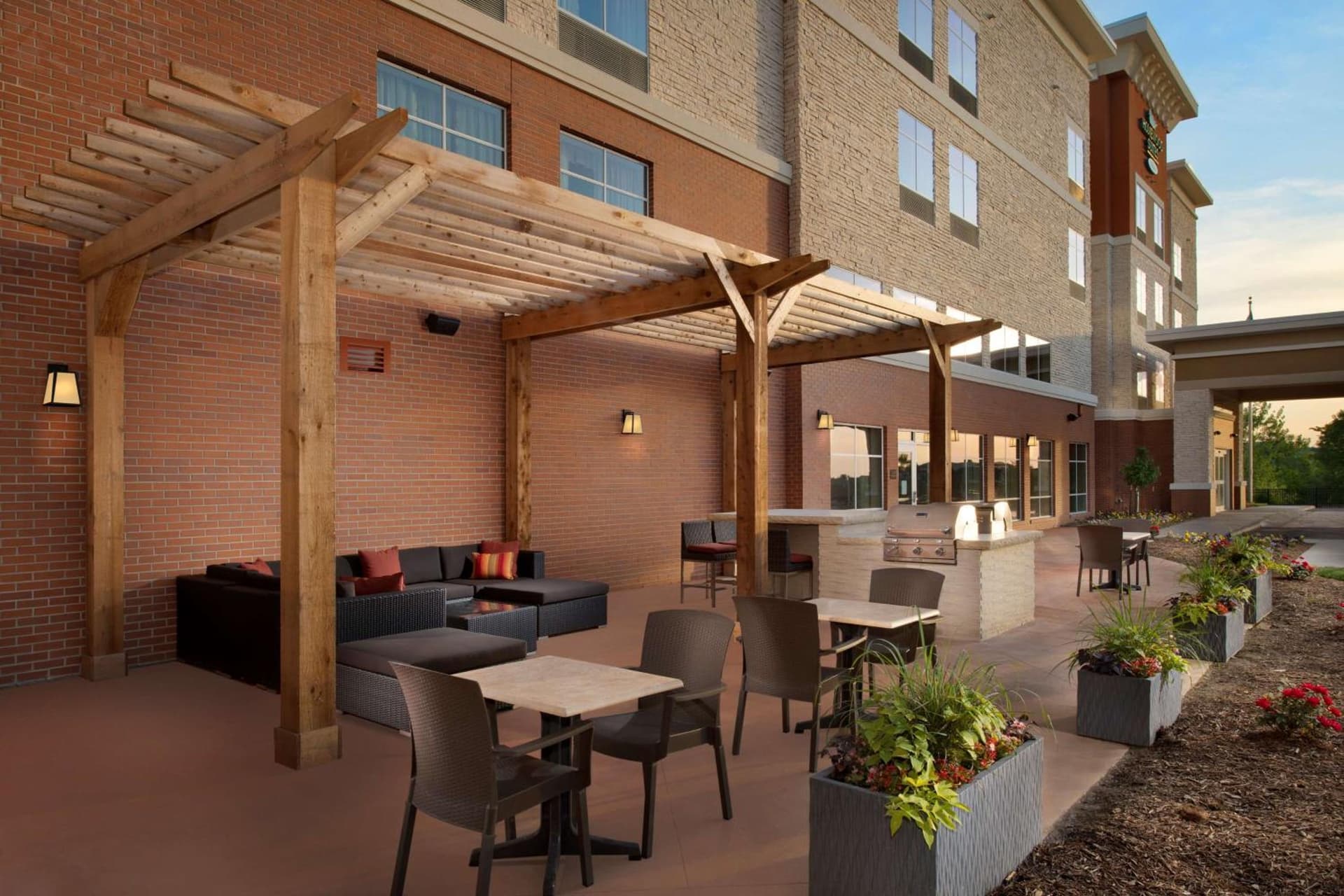 Homewood Suites By Hilton Kansas City Speedway interior in Kansas City, KS — gallery photo 2