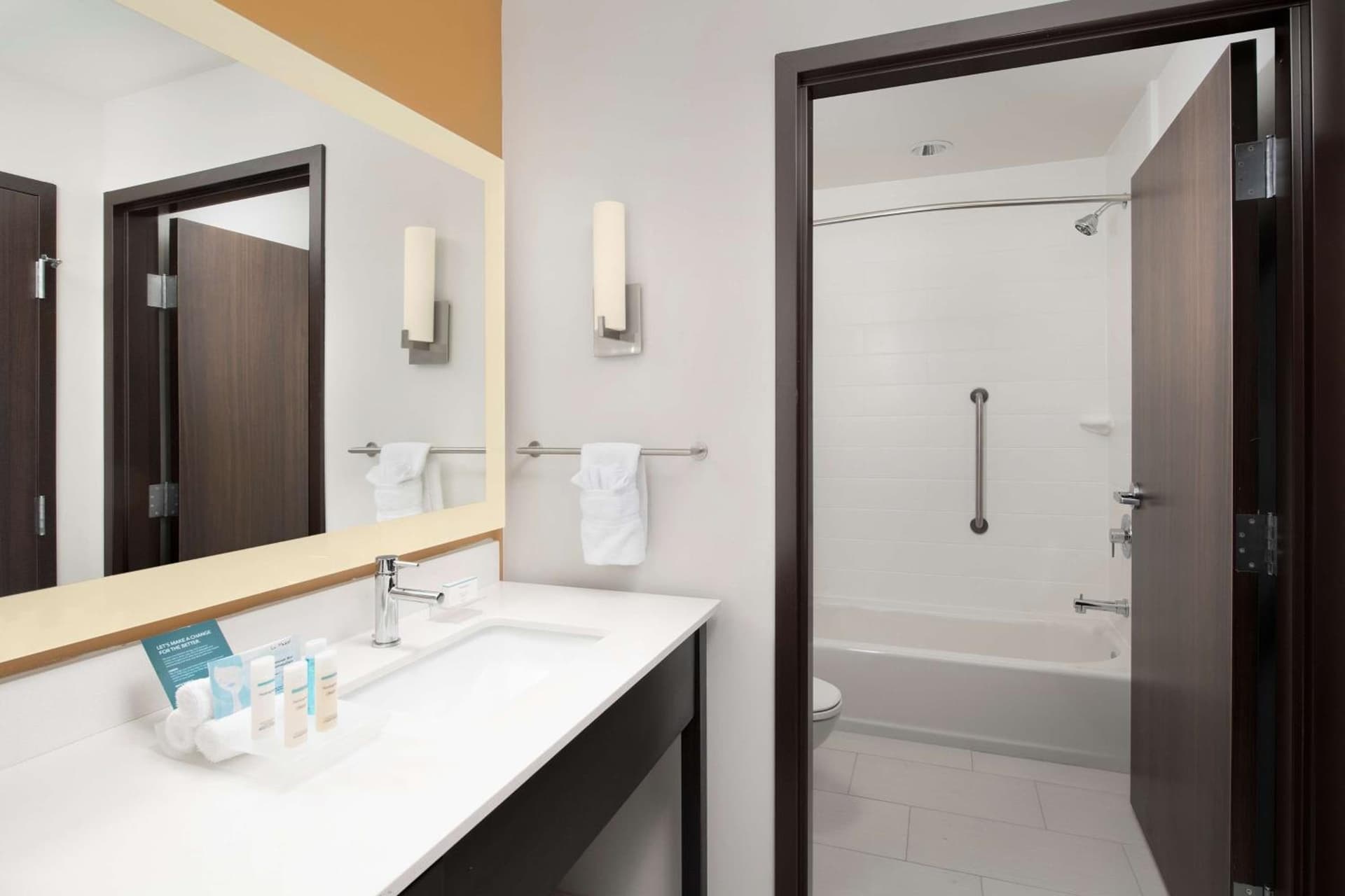 Homewood Suites By Hilton Kansas City Speedway gallery photo in Kansas City, KS — image 9
