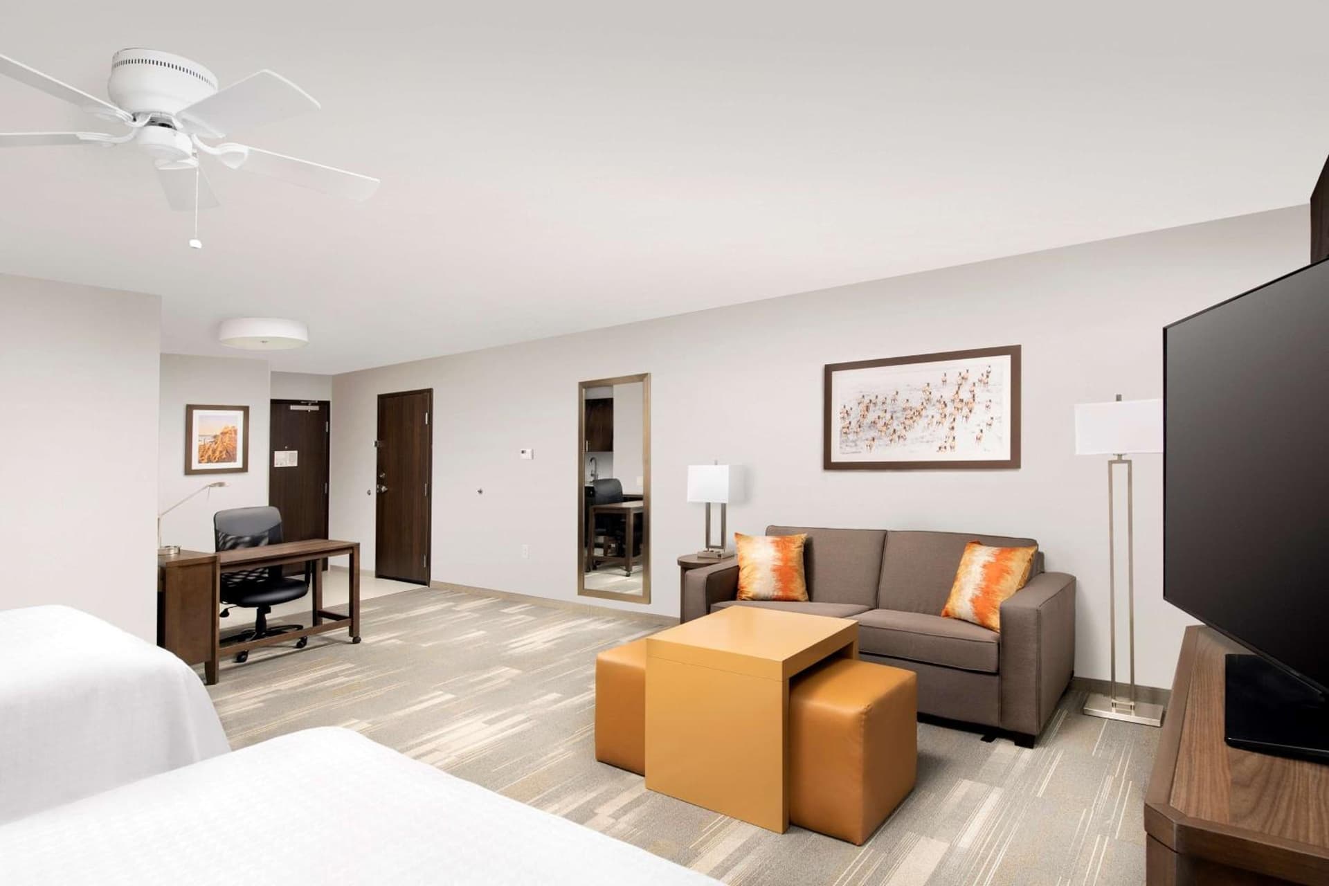 Homewood Suites By Hilton Kansas City Speedway gallery photo in Kansas City, KS — image 10
